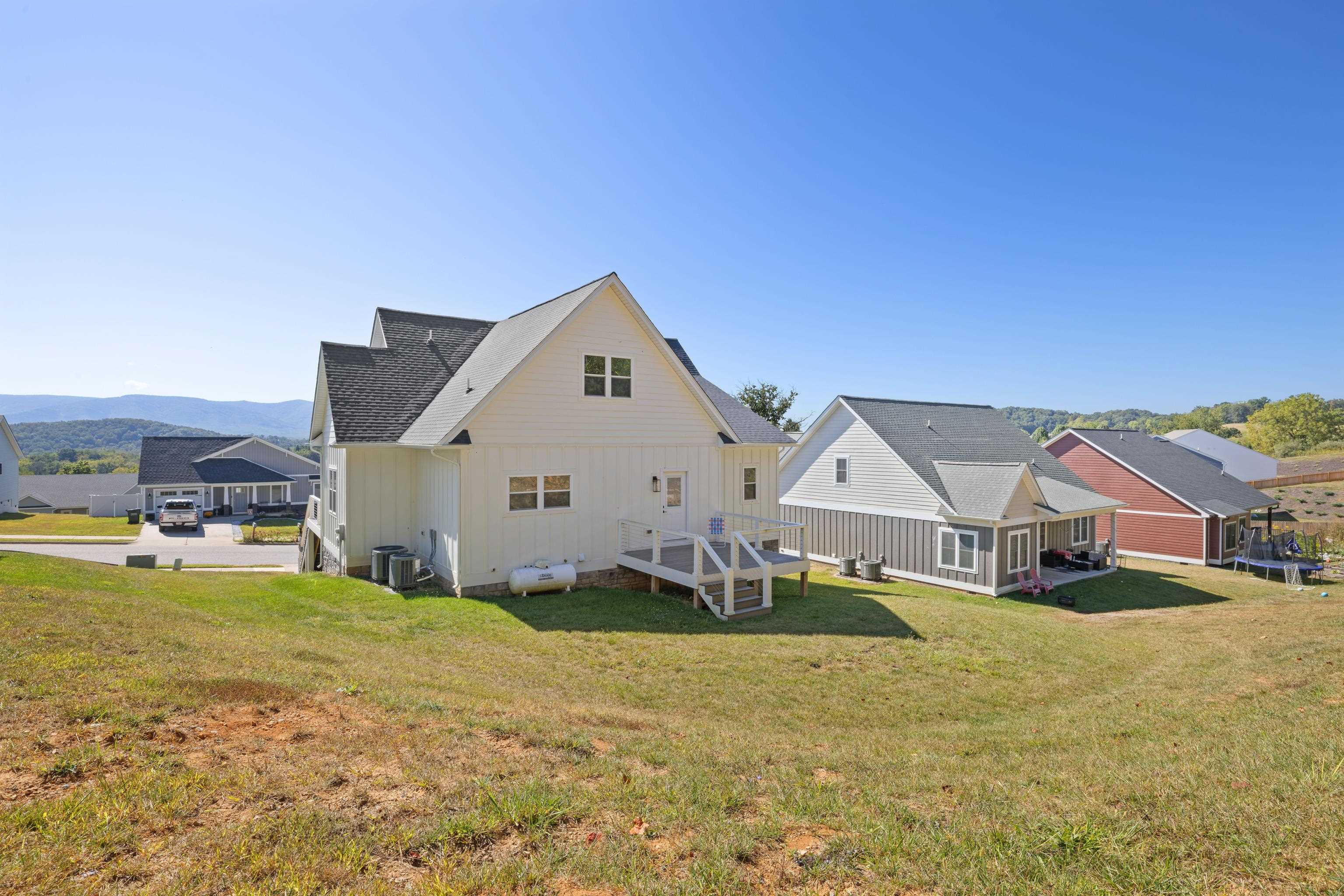 43 MCILWEE LN, STAUNTON, Virginia 24401, 4 Bedrooms Bedrooms, ,3 BathroomsBathrooms,Residential,43 MCILWEE LN,669245 MLS # 669245