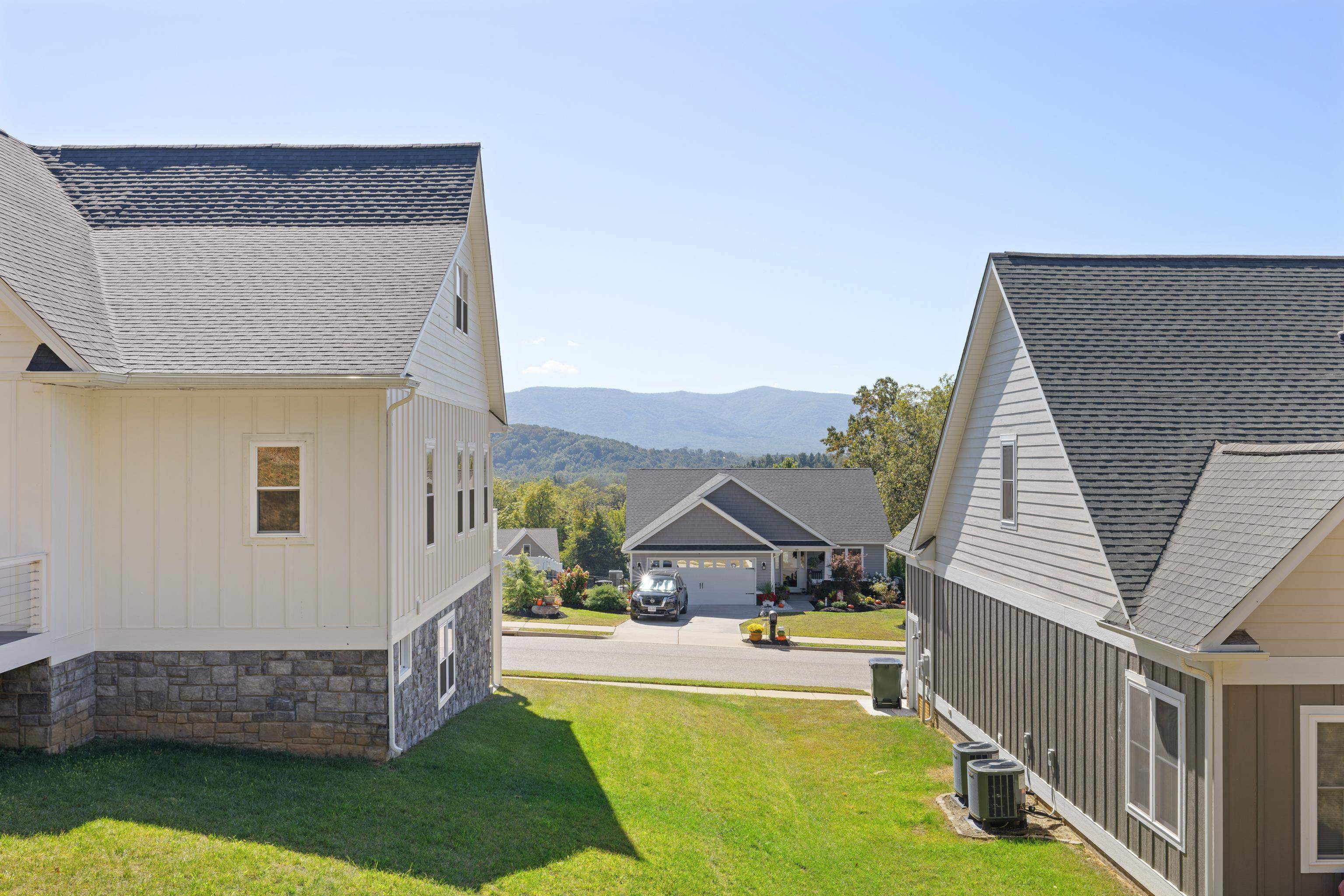43 MCILWEE LN, STAUNTON, Virginia 24401, 4 Bedrooms Bedrooms, ,3 BathroomsBathrooms,Residential,43 MCILWEE LN,669245 MLS # 669245