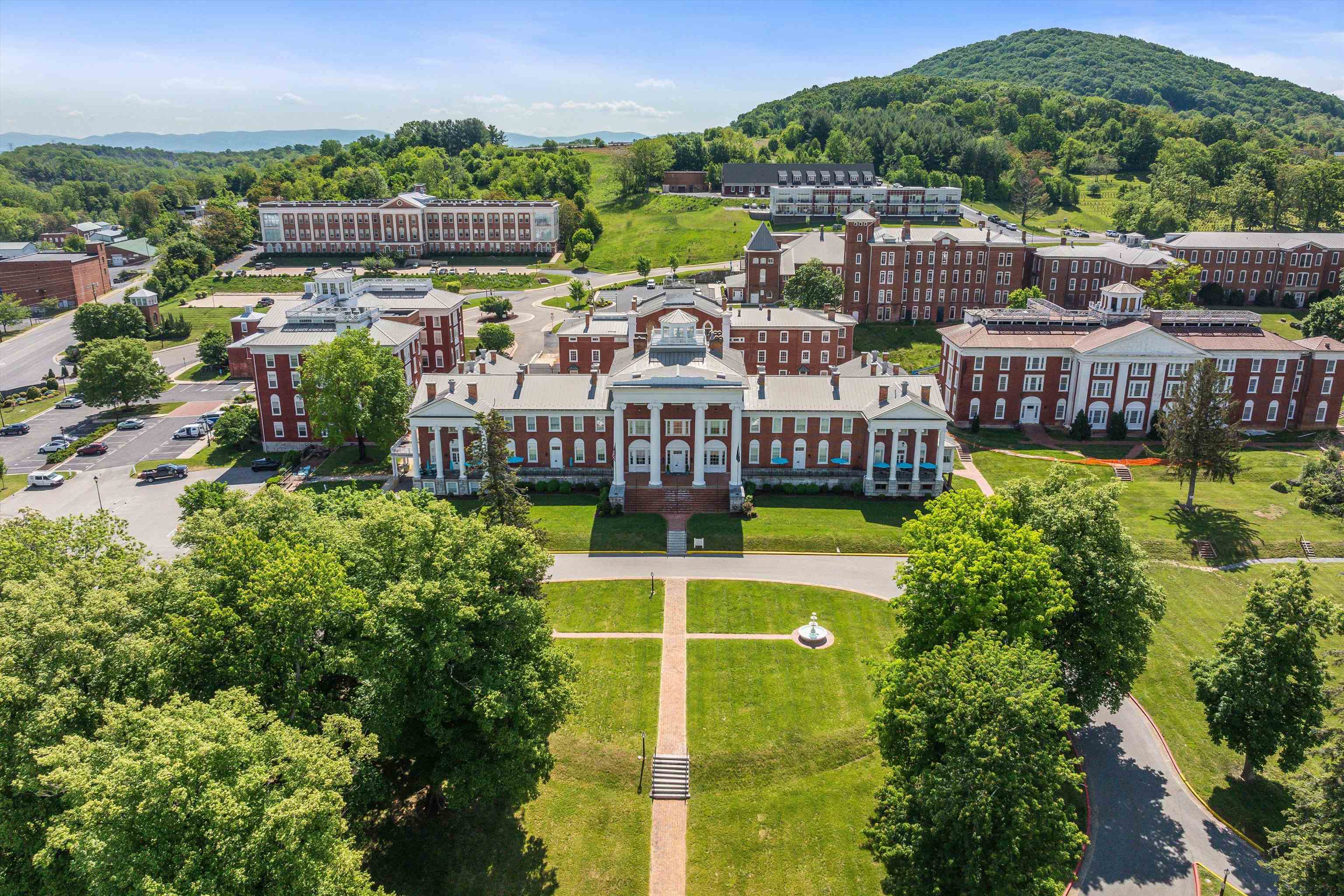 101 W VILLAGE DR, STAUNTON, Virginia 24401, 2 Bedrooms Bedrooms, ,2 BathroomsBathrooms,Residential,101 W VILLAGE DR,669246 MLS # 669246