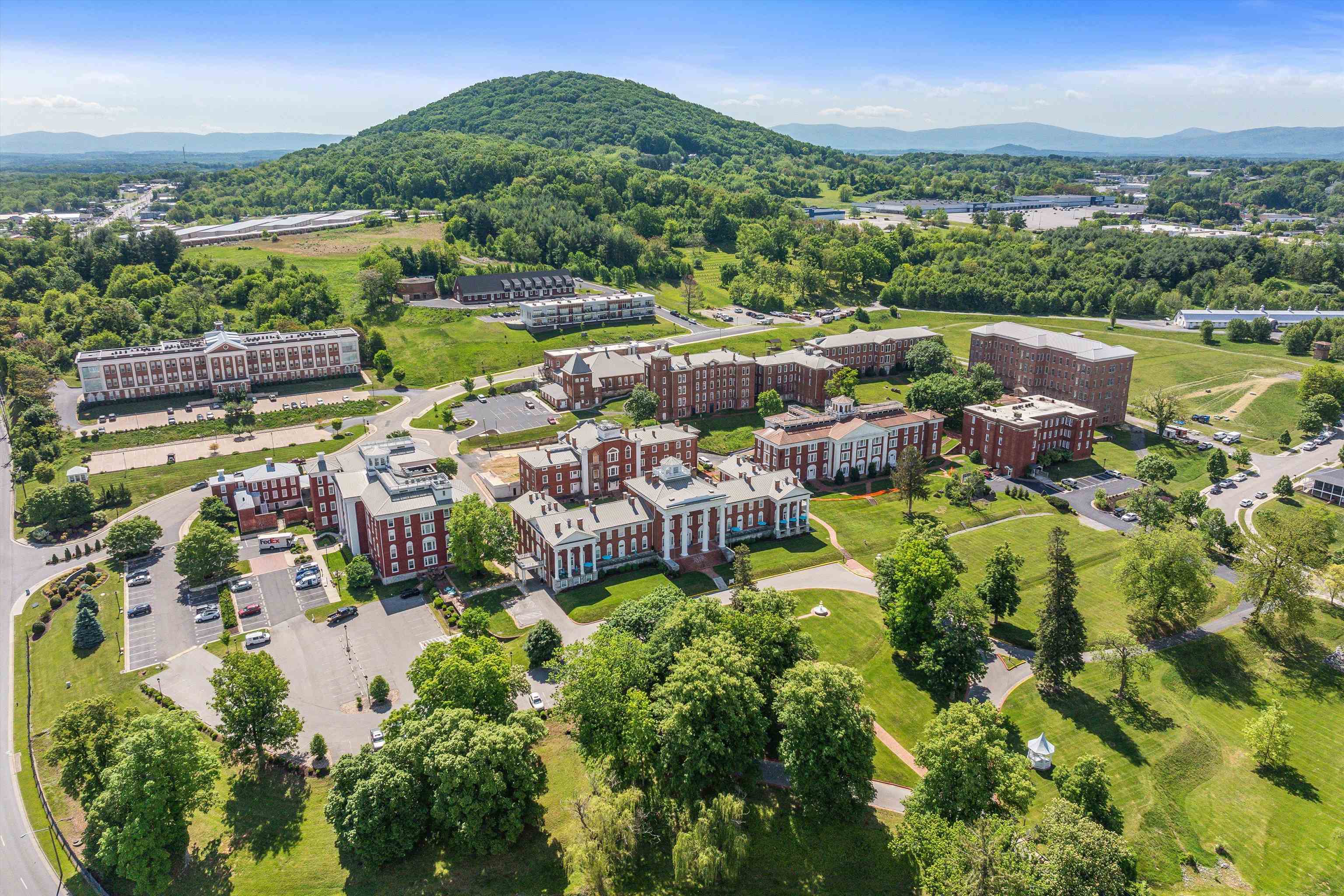 101 W VILLAGE DR, STAUNTON, Virginia 24401, 2 Bedrooms Bedrooms, ,2 BathroomsBathrooms,Residential,101 W VILLAGE DR,669246 MLS # 669246