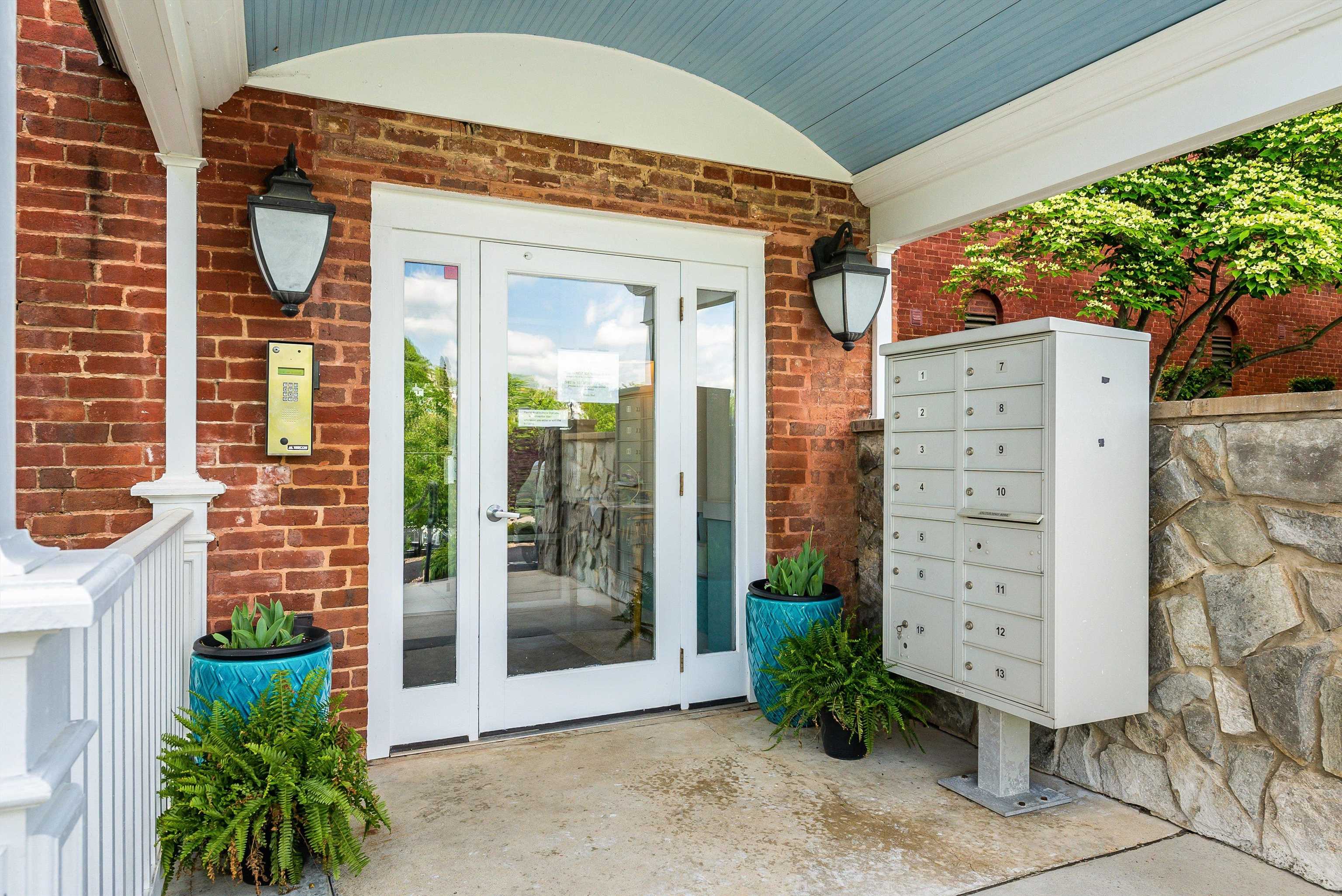 101 W VILLAGE DR, STAUNTON, Virginia 24401, 2 Bedrooms Bedrooms, ,2 BathroomsBathrooms,Residential,101 W VILLAGE DR,669246 MLS # 669246