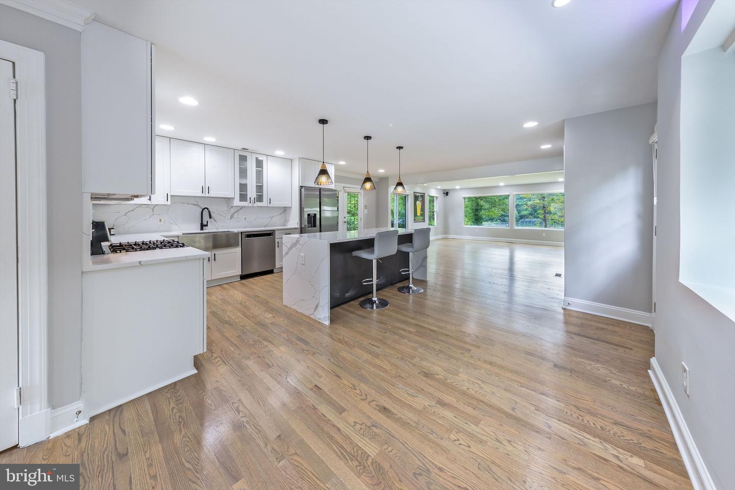 4009 ESTABROOK DR, ANNANDALE, Virginia 22003, 5 Bedrooms Bedrooms, ,4 BathroomsBathrooms,Residential,For sale,4009 ESTABROOK DR,VAFX2263114 MLS # VAFX2263114