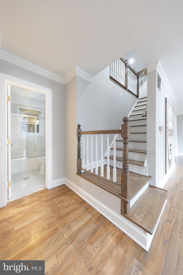 4009 ESTABROOK DR, ANNANDALE, Virginia 22003, 5 Bedrooms Bedrooms, ,4 BathroomsBathrooms,Residential,For sale,4009 ESTABROOK DR,VAFX2263114 MLS # VAFX2263114