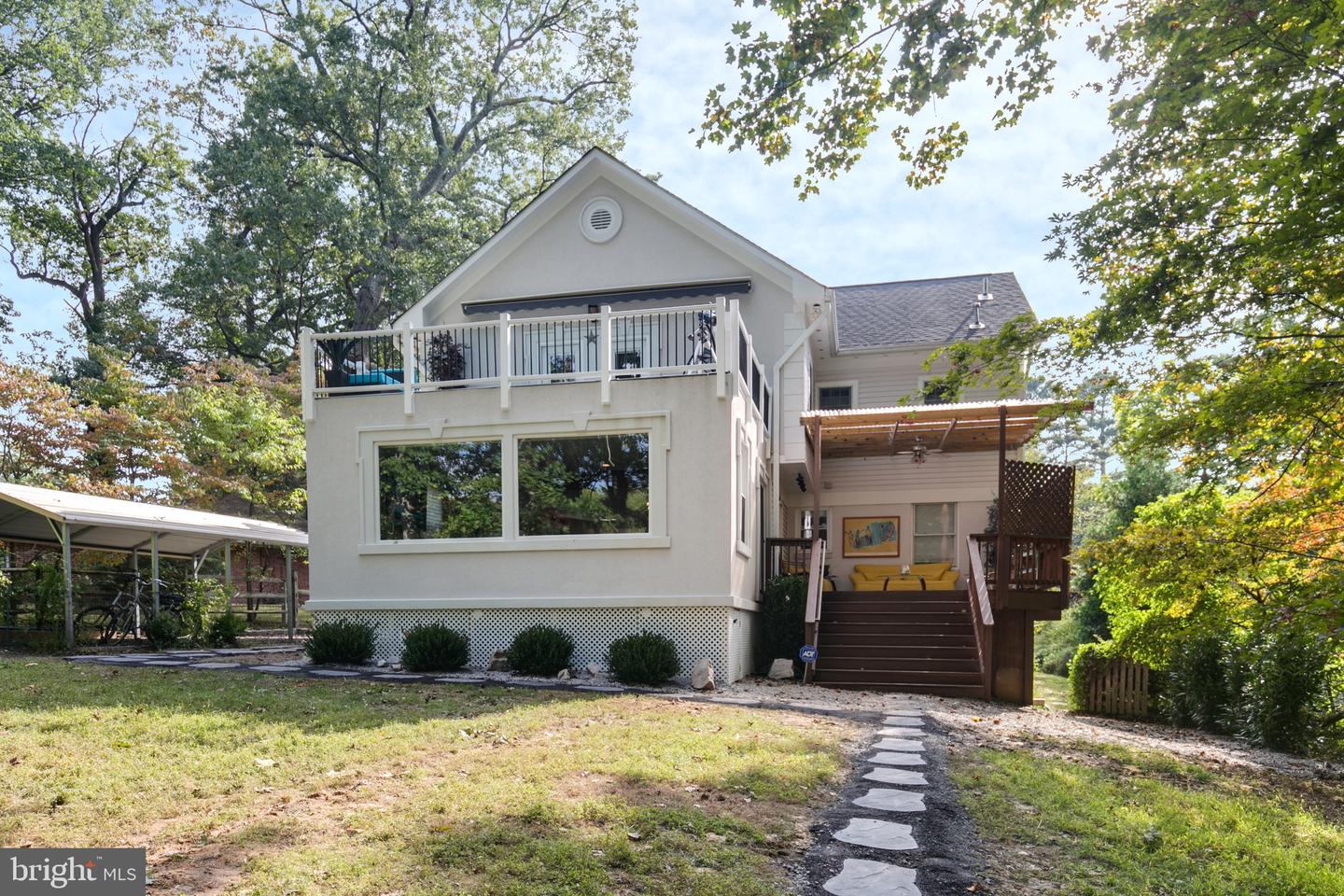 4009 ESTABROOK DR, ANNANDALE, Virginia 22003, 5 Bedrooms Bedrooms, ,4 BathroomsBathrooms,Residential,For sale,4009 ESTABROOK DR,VAFX2263114 MLS # VAFX2263114