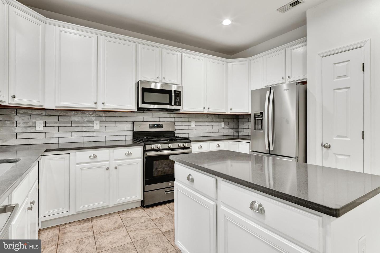 2606 OAK VALLEY DR, WOODBRIDGE, Virginia 22191, 4 Bedrooms Bedrooms, ,3 BathroomsBathrooms,Residential,For sale,2606 OAK VALLEY DR,VAPW2102620 MLS # VAPW2102620