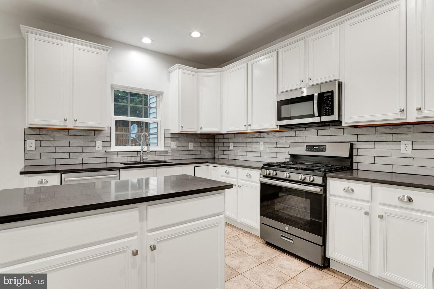 2606 OAK VALLEY DR, WOODBRIDGE, Virginia 22191, 4 Bedrooms Bedrooms, ,3 BathroomsBathrooms,Residential,For sale,2606 OAK VALLEY DR,VAPW2102620 MLS # VAPW2102620
