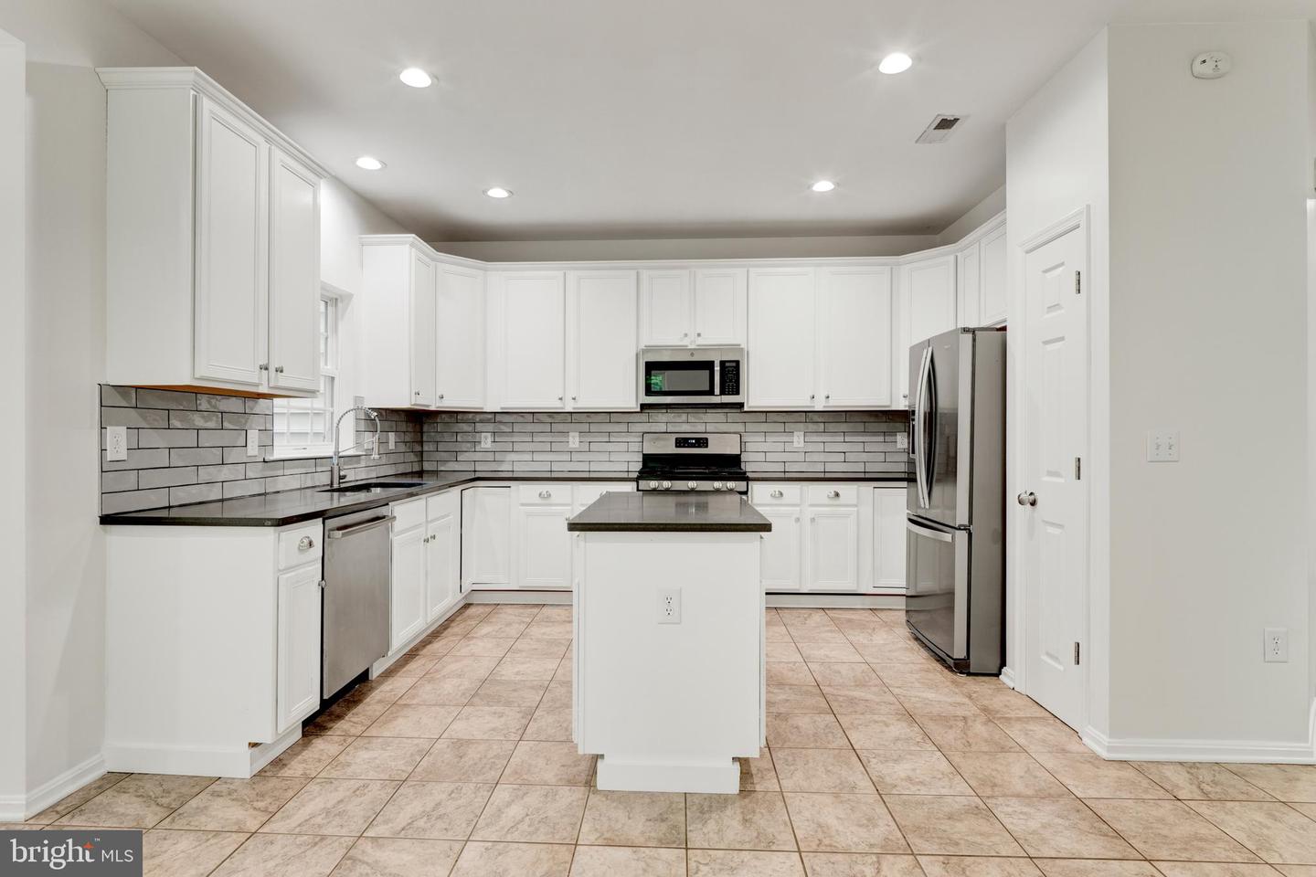 2606 OAK VALLEY DR, WOODBRIDGE, Virginia 22191, 4 Bedrooms Bedrooms, ,3 BathroomsBathrooms,Residential,For sale,2606 OAK VALLEY DR,VAPW2102620 MLS # VAPW2102620