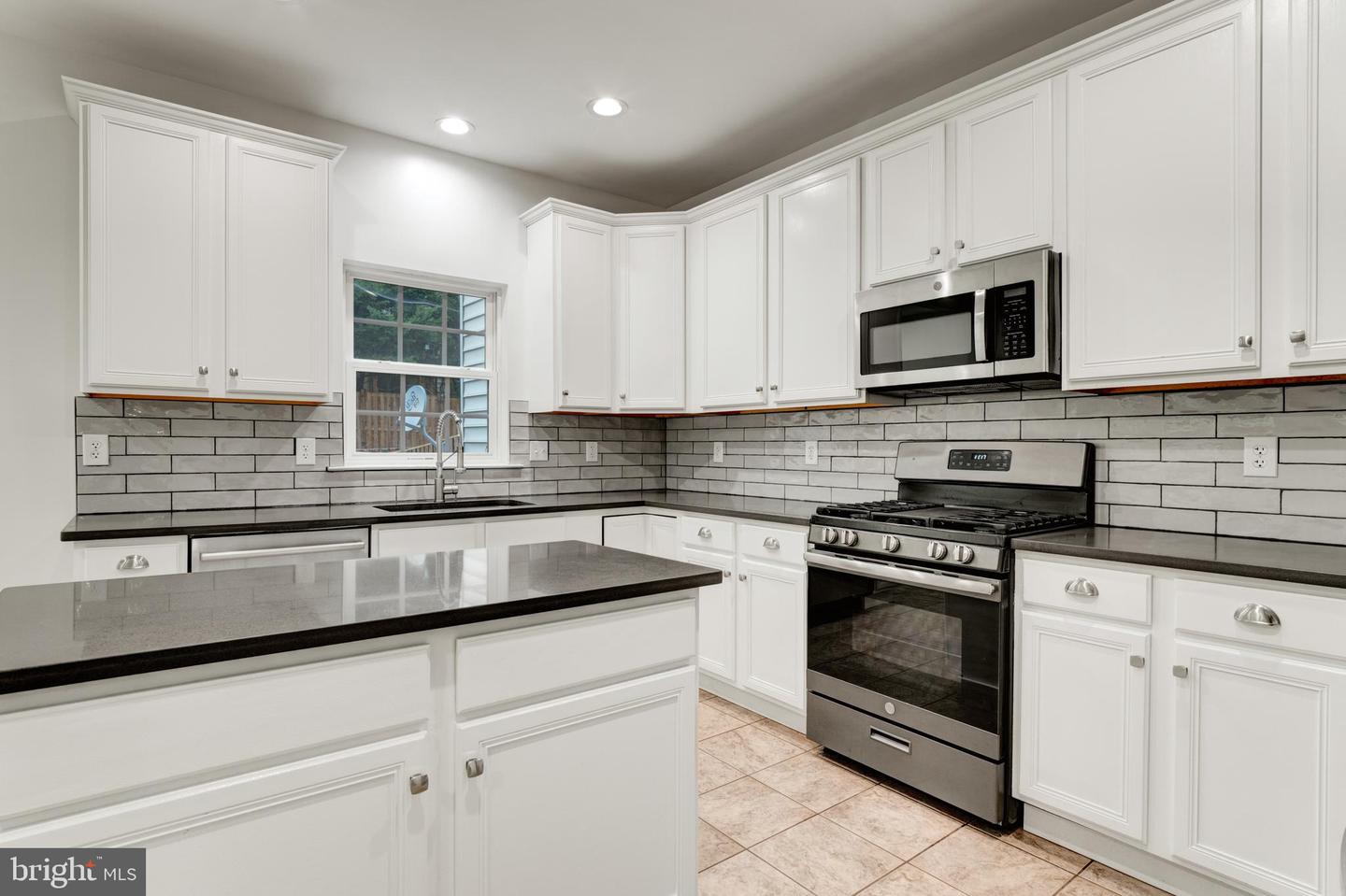 2606 OAK VALLEY DR, WOODBRIDGE, Virginia 22191, 4 Bedrooms Bedrooms, ,3 BathroomsBathrooms,Residential,For sale,2606 OAK VALLEY DR,VAPW2102620 MLS # VAPW2102620