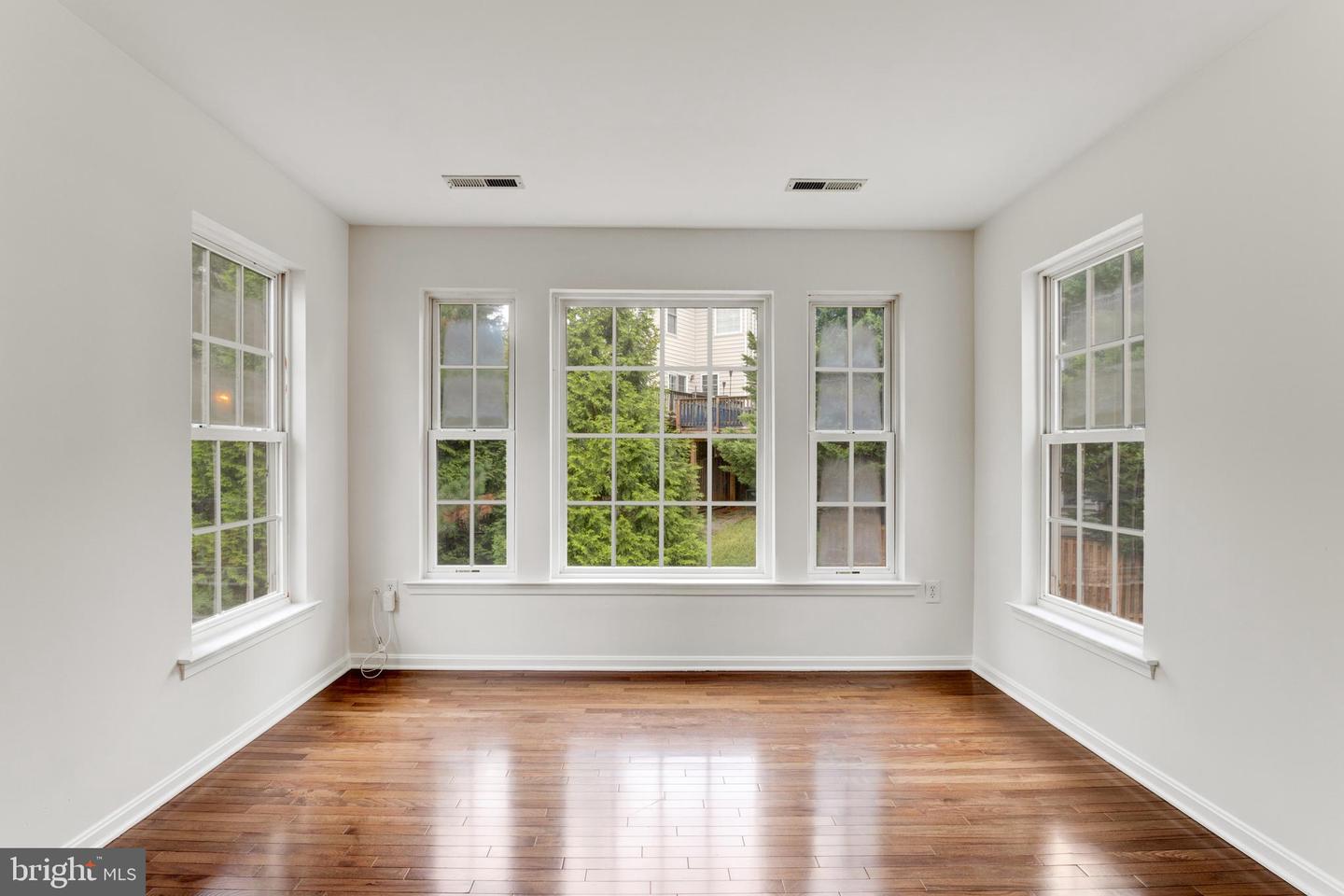 2606 OAK VALLEY DR, WOODBRIDGE, Virginia 22191, 4 Bedrooms Bedrooms, ,3 BathroomsBathrooms,Residential,For sale,2606 OAK VALLEY DR,VAPW2102620 MLS # VAPW2102620