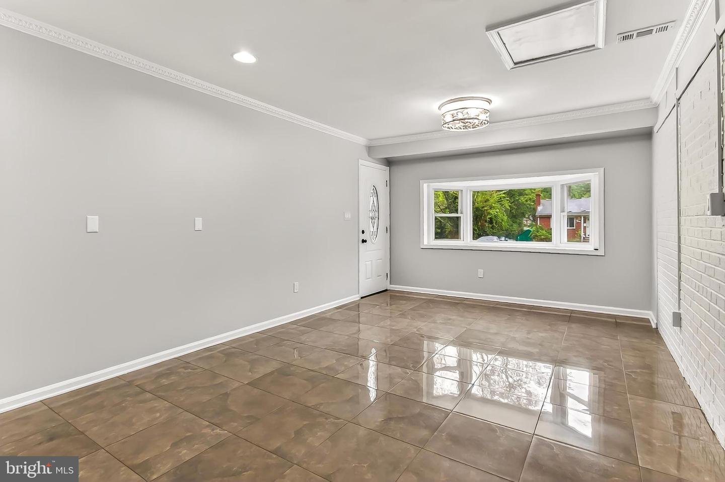 5807 ACCOMAC ST, SPRINGFIELD, Virginia 22150, 5 Bedrooms Bedrooms, ,2 BathroomsBathrooms,Residential,For sale,5807 ACCOMAC ST,VAFX2264522 MLS # VAFX2264522
