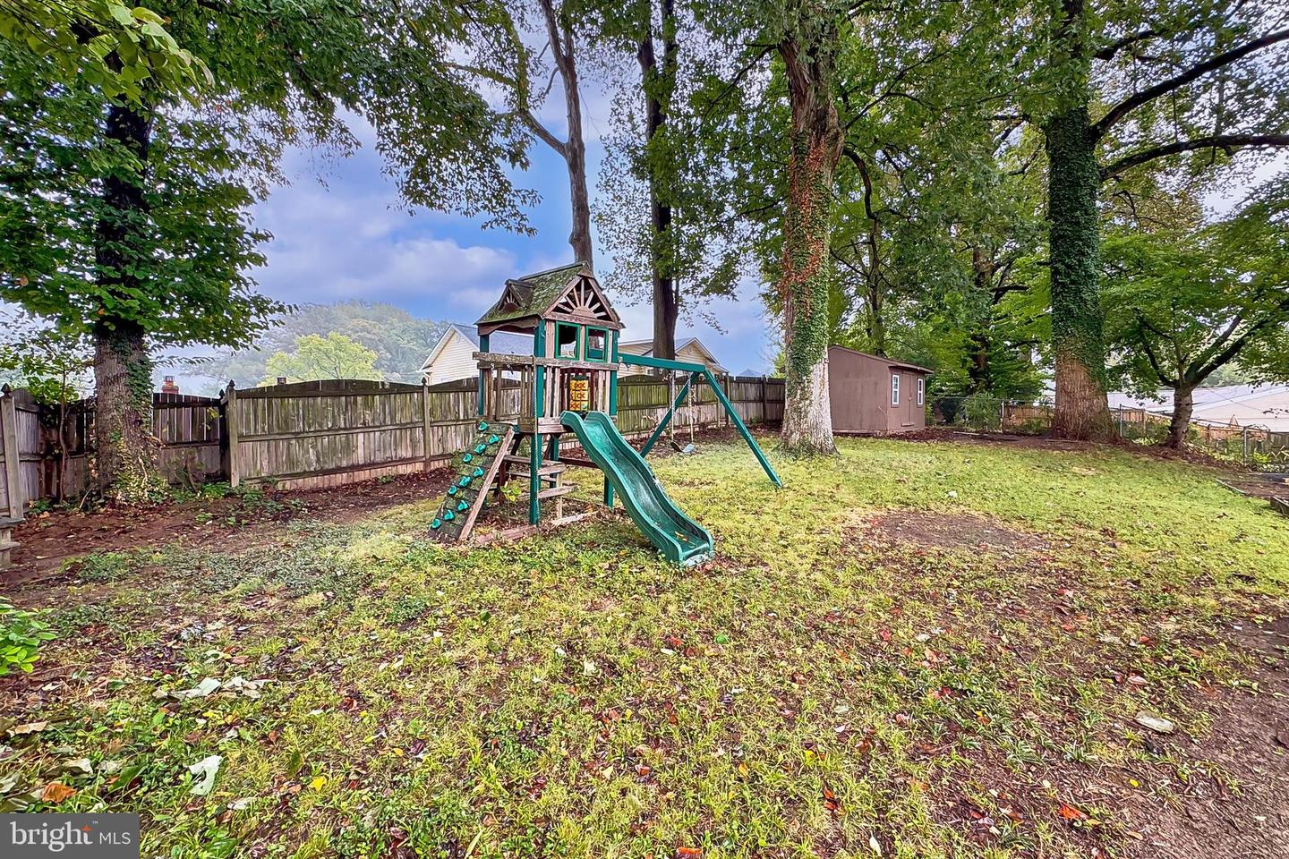 5807 ACCOMAC ST, SPRINGFIELD, Virginia 22150, 5 Bedrooms Bedrooms, ,2 BathroomsBathrooms,Residential,For sale,5807 ACCOMAC ST,VAFX2264522 MLS # VAFX2264522