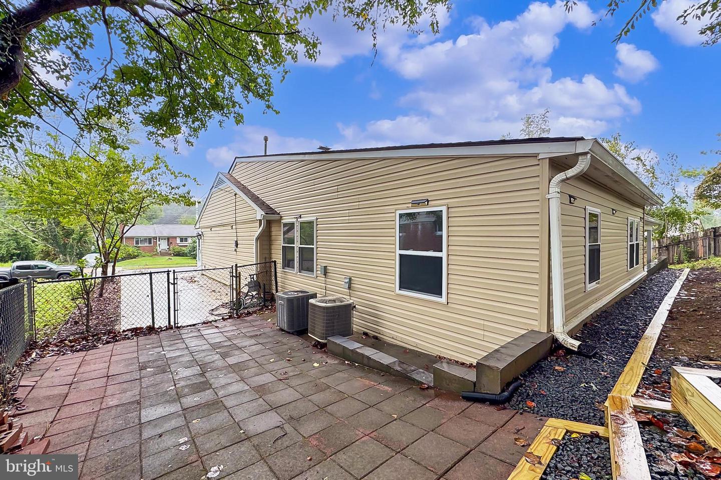 5807 ACCOMAC ST, SPRINGFIELD, Virginia 22150, 5 Bedrooms Bedrooms, ,2 BathroomsBathrooms,Residential,For sale,5807 ACCOMAC ST,VAFX2264522 MLS # VAFX2264522