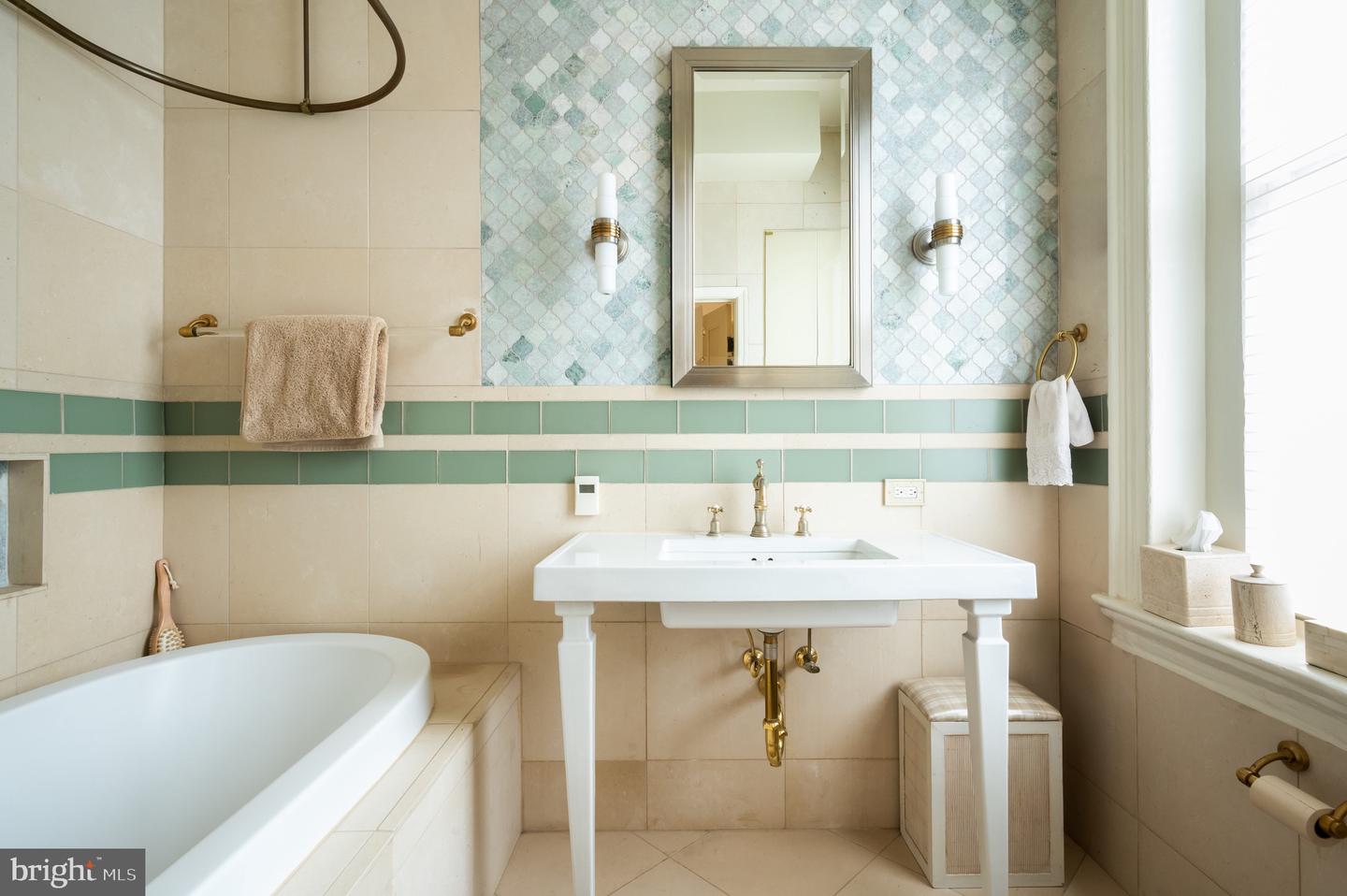 1335 VERMONT AVE NW, WASHINGTON, District Of Columbia 20005, 3 Bedrooms Bedrooms, ,3 BathroomsBathrooms,Residential,For sale,1335 VERMONT AVE NW,DCDC2221640 MLS # DCDC2221640