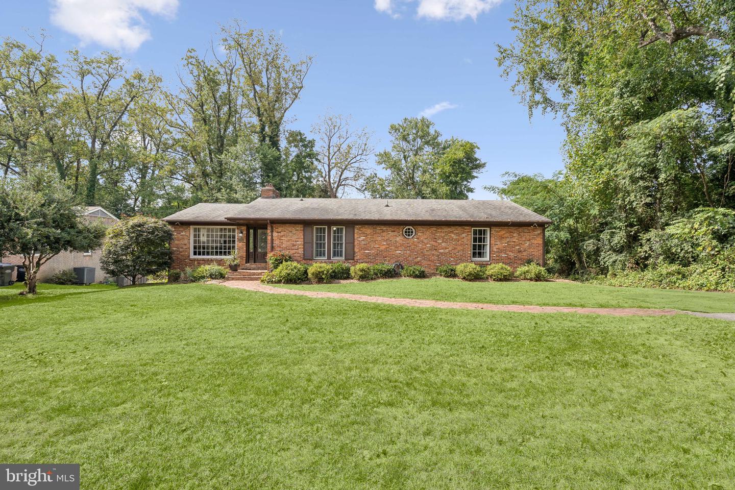 3110 JUNIPER LN, FALLS CHURCH, Virginia 22044, 4 Bedrooms Bedrooms, ,3 BathroomsBathrooms,Residential,For sale,3110 JUNIPER LN,VAFX2266220 MLS # VAFX2266220