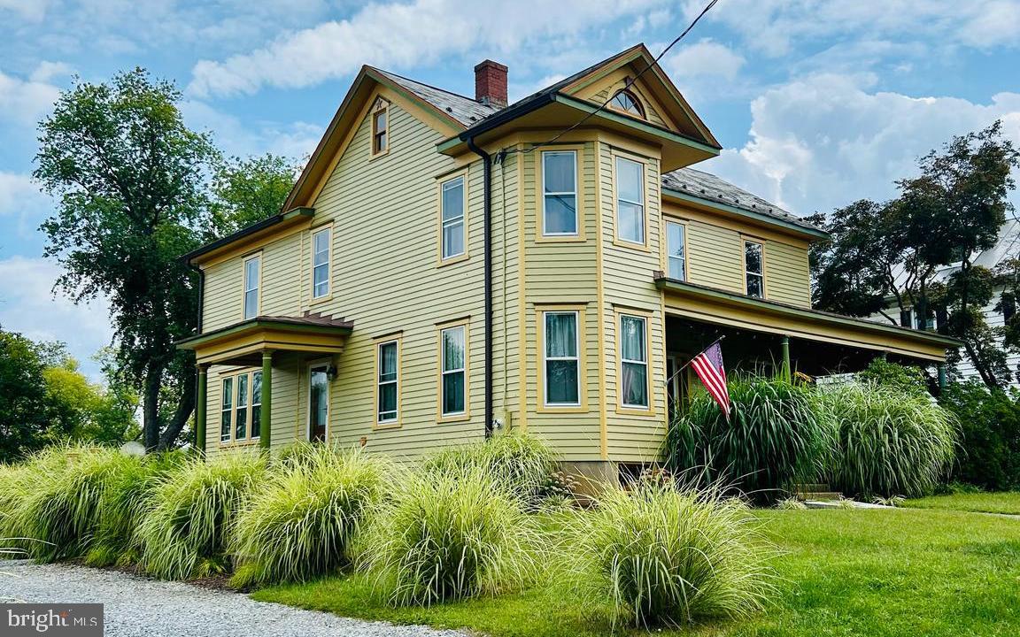 45 E BROAD WAY E, LOVETTSVILLE, Virginia 20180, 4 Bedrooms Bedrooms, 12 Rooms Rooms,2 BathroomsBathrooms,Residential,For sale,45 E BROAD WAY E,VALO2106654 MLS # VALO2106654