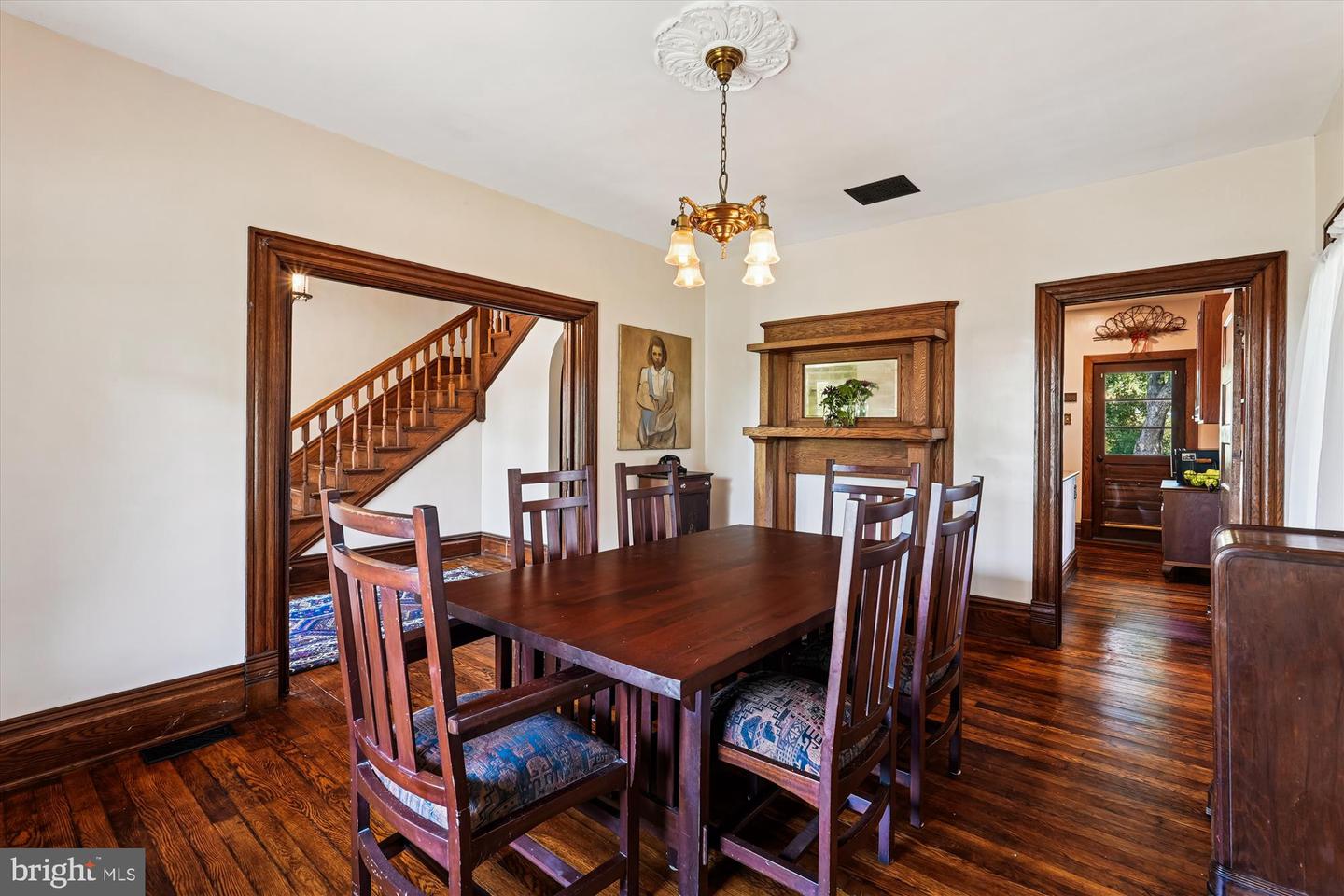 45 E BROAD WAY E, LOVETTSVILLE, Virginia 20180, 4 Bedrooms Bedrooms, 12 Rooms Rooms,2 BathroomsBathrooms,Residential,For sale,45 E BROAD WAY E,VALO2106654 MLS # VALO2106654