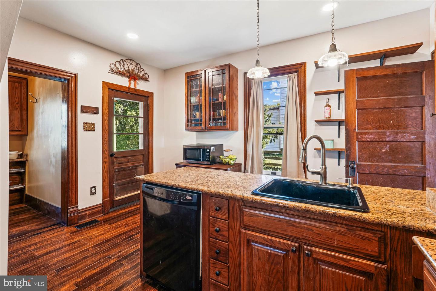 45 E BROAD WAY E, LOVETTSVILLE, Virginia 20180, 4 Bedrooms Bedrooms, 12 Rooms Rooms,2 BathroomsBathrooms,Residential,For sale,45 E BROAD WAY E,VALO2106654 MLS # VALO2106654