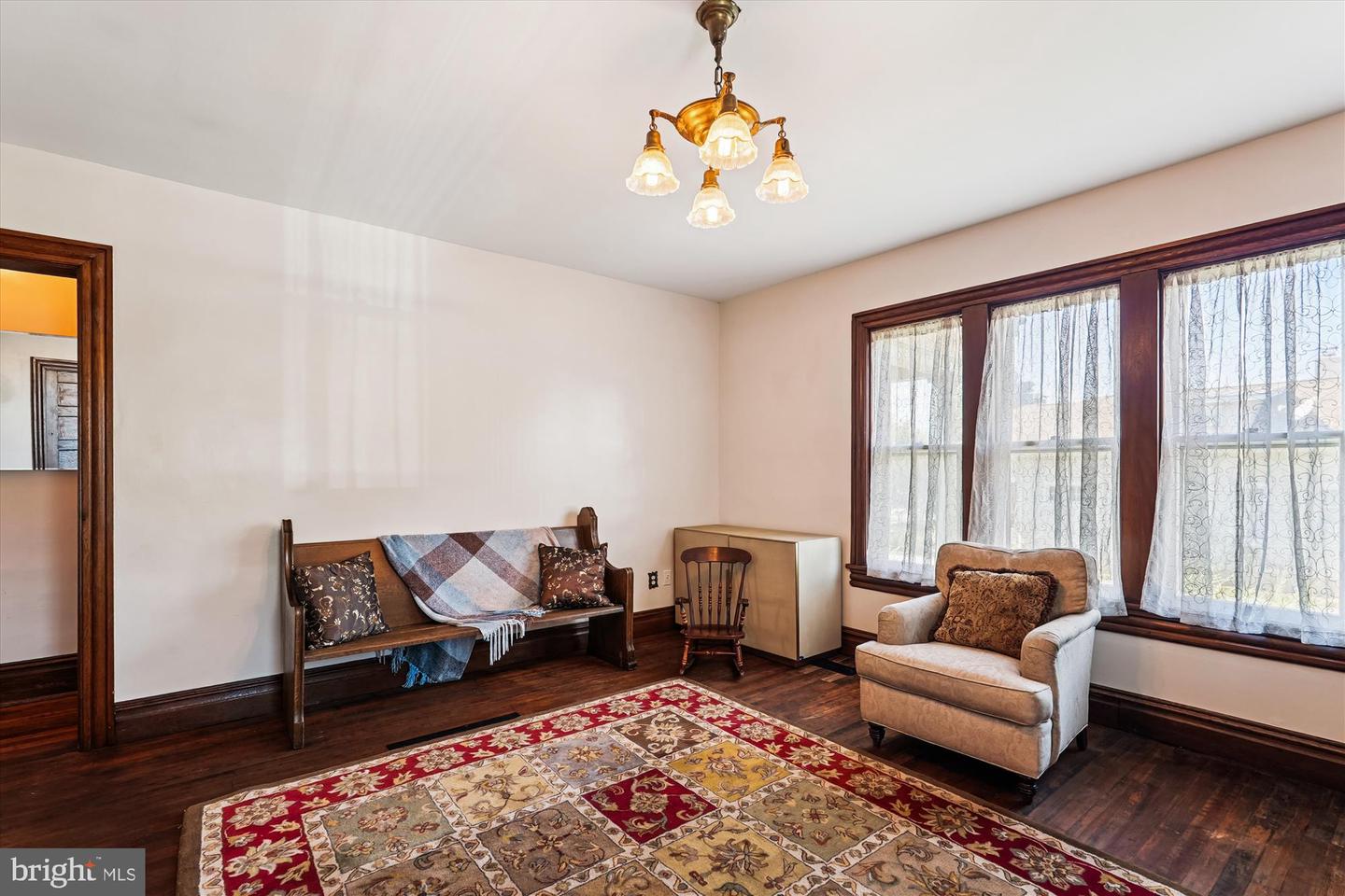 45 E BROAD WAY E, LOVETTSVILLE, Virginia 20180, 4 Bedrooms Bedrooms, 12 Rooms Rooms,2 BathroomsBathrooms,Residential,For sale,45 E BROAD WAY E,VALO2106654 MLS # VALO2106654