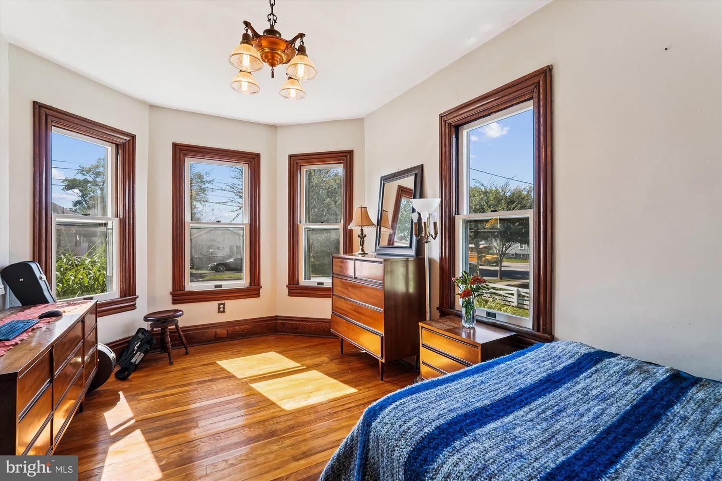 45 E BROAD WAY E, LOVETTSVILLE, Virginia 20180, 4 Bedrooms Bedrooms, 12 Rooms Rooms,2 BathroomsBathrooms,Residential,For sale,45 E BROAD WAY E,VALO2106654 MLS # VALO2106654