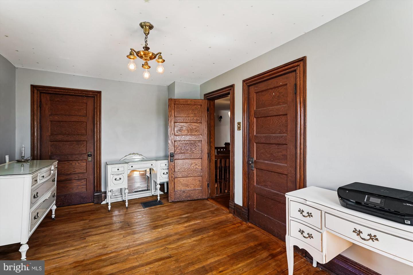 45 E BROAD WAY E, LOVETTSVILLE, Virginia 20180, 4 Bedrooms Bedrooms, 12 Rooms Rooms,2 BathroomsBathrooms,Residential,For sale,45 E BROAD WAY E,VALO2106654 MLS # VALO2106654