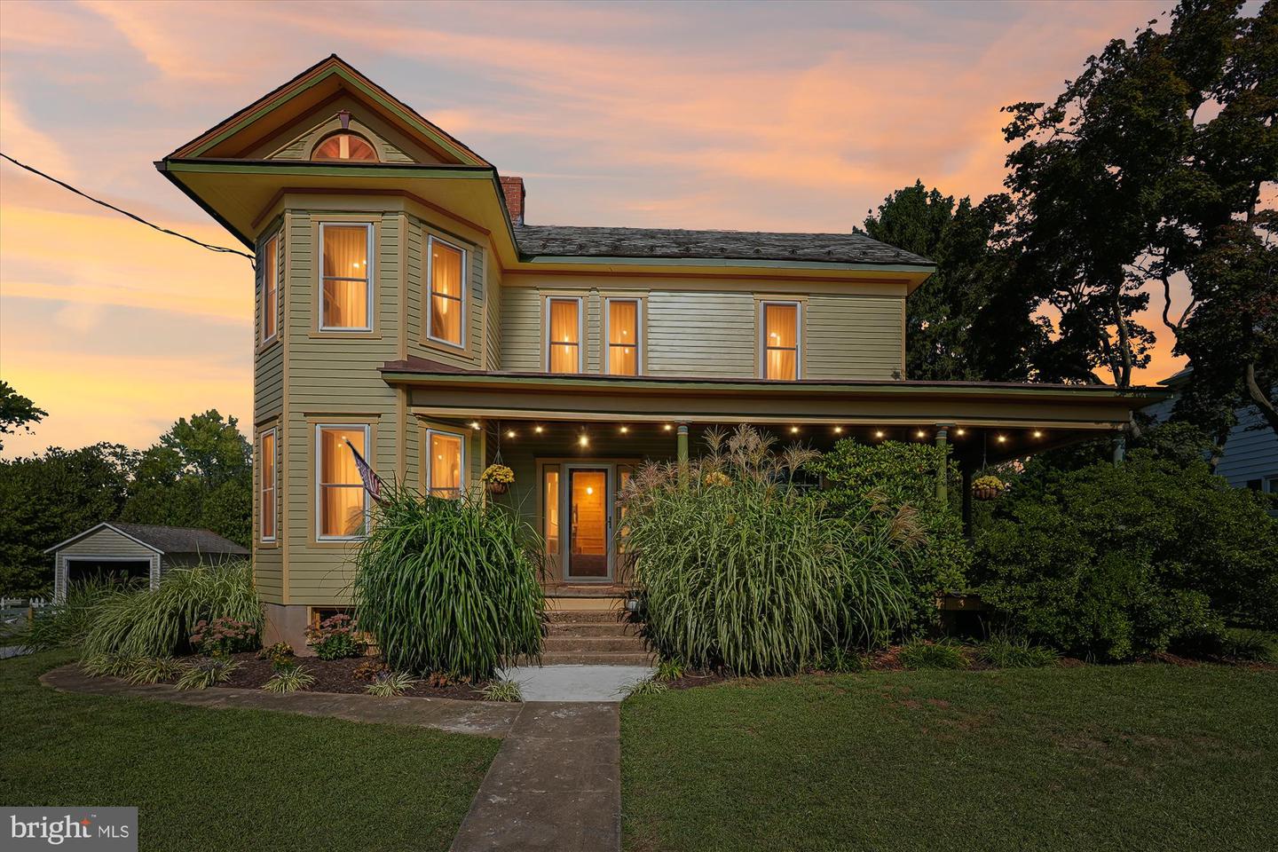 45 E BROAD WAY E, LOVETTSVILLE, Virginia 20180, 4 Bedrooms Bedrooms, 12 Rooms Rooms,2 BathroomsBathrooms,Residential,For sale,45 E BROAD WAY E,VALO2106654 MLS # VALO2106654