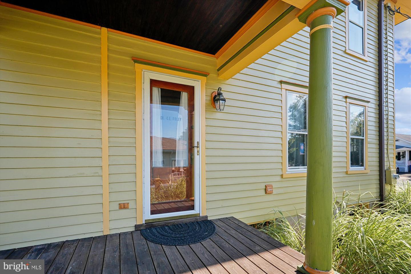 45 E BROAD WAY E, LOVETTSVILLE, Virginia 20180, 4 Bedrooms Bedrooms, 12 Rooms Rooms,2 BathroomsBathrooms,Residential,For sale,45 E BROAD WAY E,VALO2106654 MLS # VALO2106654