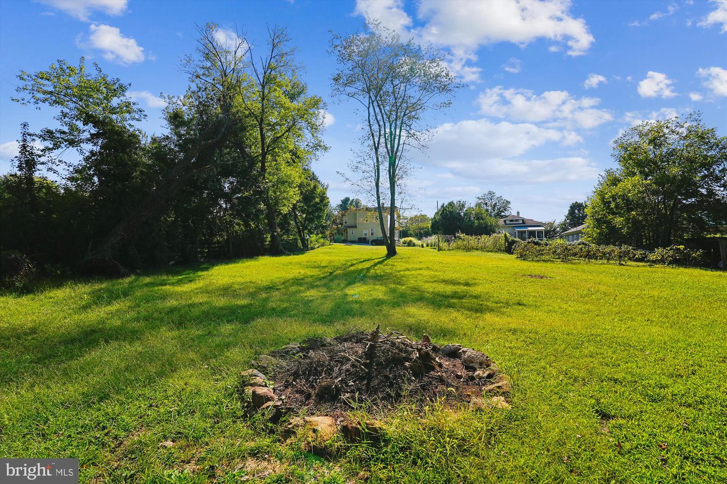45 E BROAD WAY E, LOVETTSVILLE, Virginia 20180, 4 Bedrooms Bedrooms, 12 Rooms Rooms,2 BathroomsBathrooms,Residential,For sale,45 E BROAD WAY E,VALO2106654 MLS # VALO2106654
