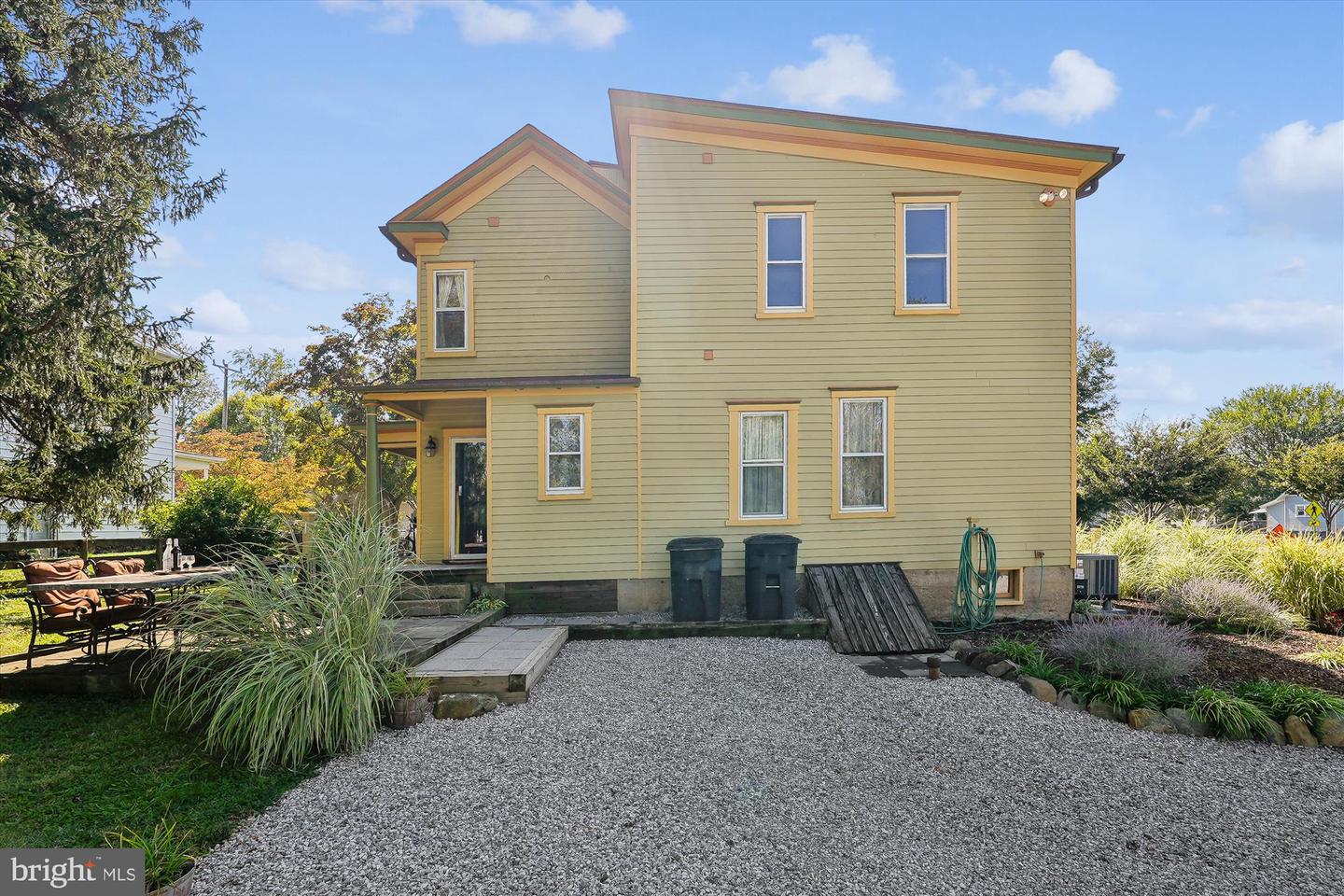 45 E BROAD WAY E, LOVETTSVILLE, Virginia 20180, 4 Bedrooms Bedrooms, 12 Rooms Rooms,2 BathroomsBathrooms,Residential,For sale,45 E BROAD WAY E,VALO2106654 MLS # VALO2106654