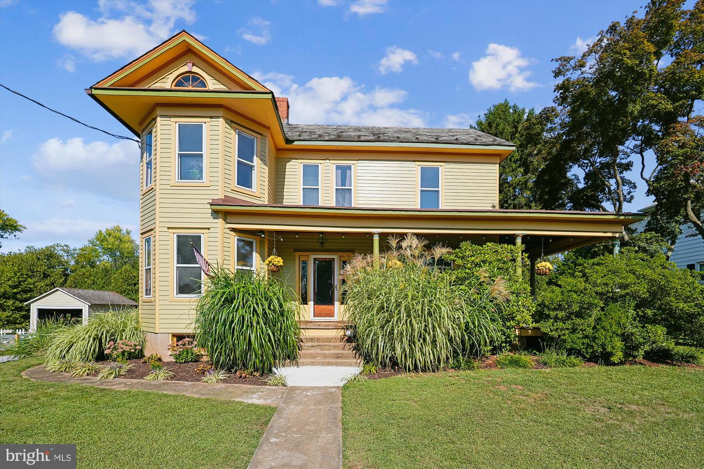 45 E BROAD WAY E, LOVETTSVILLE, Virginia 20180, 4 Bedrooms Bedrooms, 12 Rooms Rooms,2 BathroomsBathrooms,Residential,For sale,45 E BROAD WAY E,VALO2106654 MLS # VALO2106654