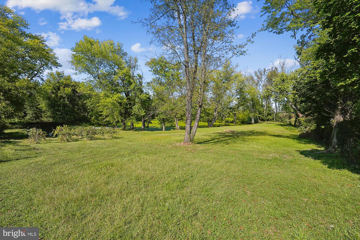 45 E BROAD WAY E, LOVETTSVILLE, Virginia 20180, 4 Bedrooms Bedrooms, 12 Rooms Rooms,2 BathroomsBathrooms,Residential,For sale,45 E BROAD WAY E,VALO2106654 MLS # VALO2106654