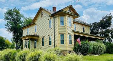 45 E BROAD WAY E, LOVETTSVILLE, Virginia 20180, 4 Bedrooms Bedrooms, 12 Rooms Rooms,2 BathroomsBathrooms,Residential,For sale,45 E BROAD WAY E,VALO2106654 MLS # VALO2106654