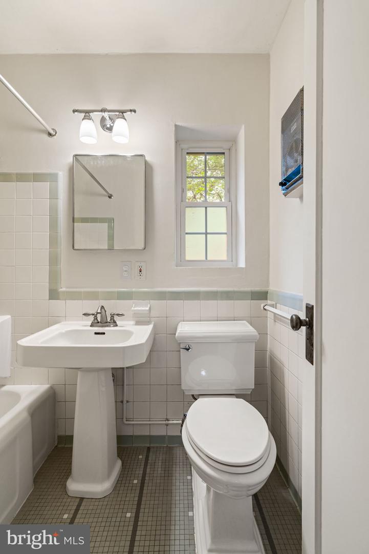 3778 GUNSTON RD, ALEXANDRIA, Virginia 22302, 1 Bedroom Bedrooms, 2 Rooms Rooms,1 BathroomBathrooms,Residential,For sale,3778 GUNSTON RD,VAAX2049594 MLS # VAAX2049594 3778 GUNSTON RD, ALEXANDRIA, Virginia 22302, 1 Bedroom Bedrooms, 2 Rooms Rooms,1 BathroomBathrooms,Residential,For sale,3778 GUNSTON RD,VAAX2049594 MLS # VAAX2049594