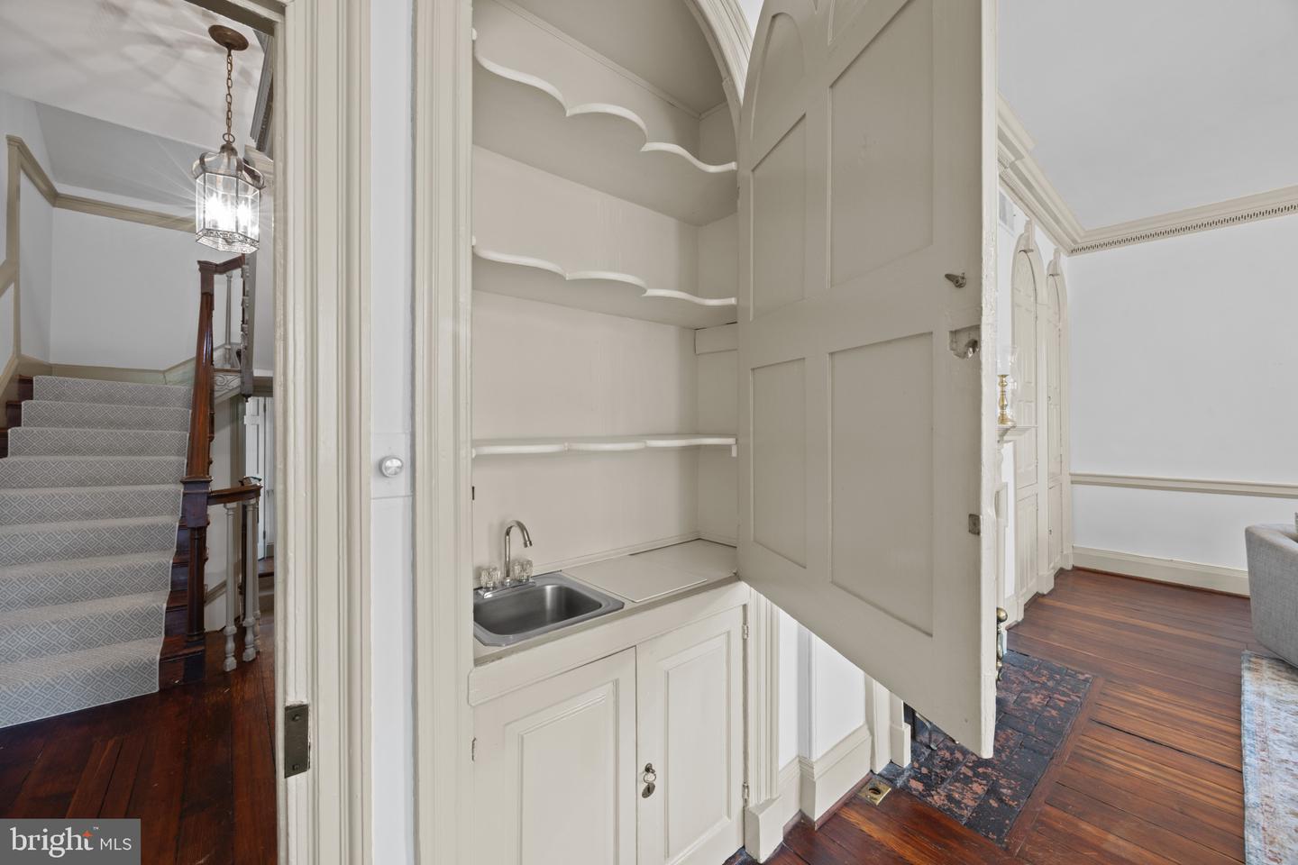 521 DUKE ST, ALEXANDRIA, Virginia 22314, 4 Bedrooms Bedrooms, ,3 BathroomsBathrooms,Residential,For sale,521 DUKE ST,VAAX2049632 MLS # VAAX2049632