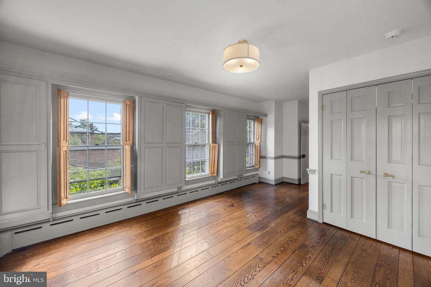 521 DUKE ST, ALEXANDRIA, Virginia 22314, 4 Bedrooms Bedrooms, ,3 BathroomsBathrooms,Residential,For sale,521 DUKE ST,VAAX2049632 MLS # VAAX2049632