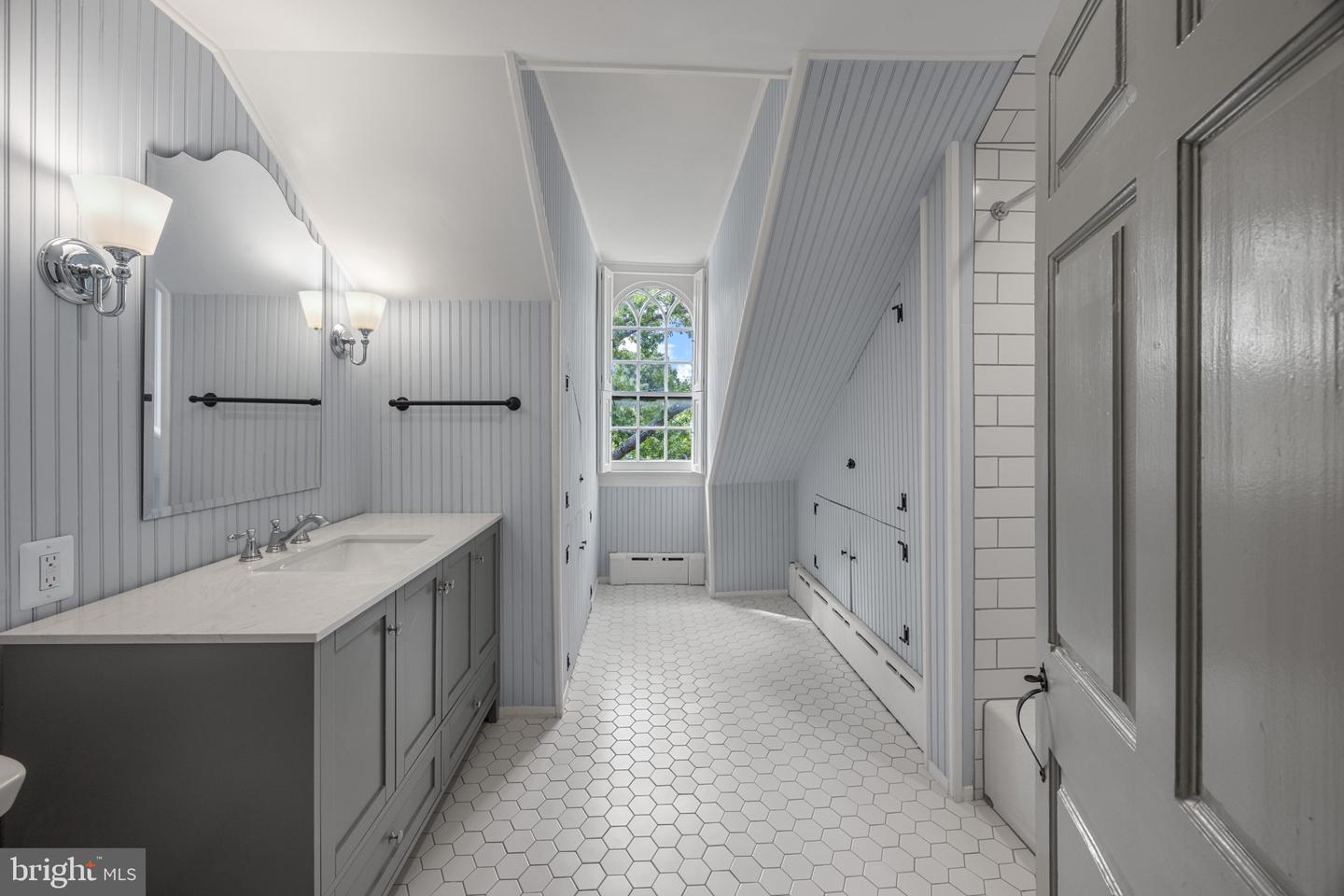 521 DUKE ST, ALEXANDRIA, Virginia 22314, 4 Bedrooms Bedrooms, ,3 BathroomsBathrooms,Residential,For sale,521 DUKE ST,VAAX2049632 MLS # VAAX2049632