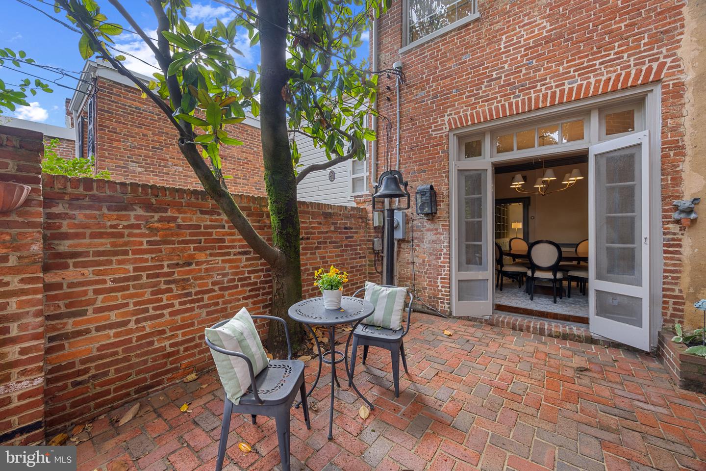 521 DUKE ST, ALEXANDRIA, Virginia 22314, 4 Bedrooms Bedrooms, ,3 BathroomsBathrooms,Residential,For sale,521 DUKE ST,VAAX2049632 MLS # VAAX2049632