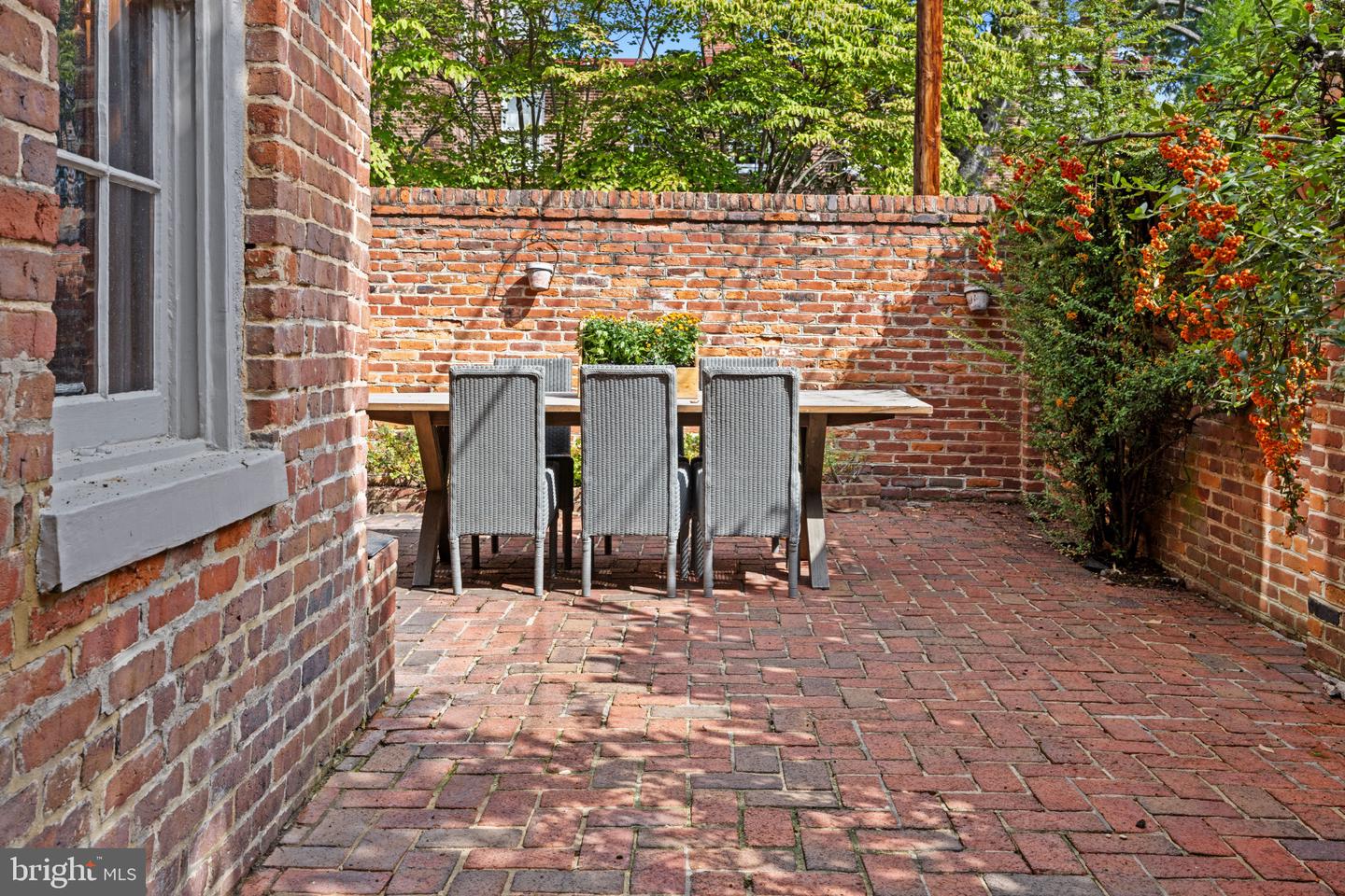 521 DUKE ST, ALEXANDRIA, Virginia 22314, 4 Bedrooms Bedrooms, ,3 BathroomsBathrooms,Residential,For sale,521 DUKE ST,VAAX2049632 MLS # VAAX2049632