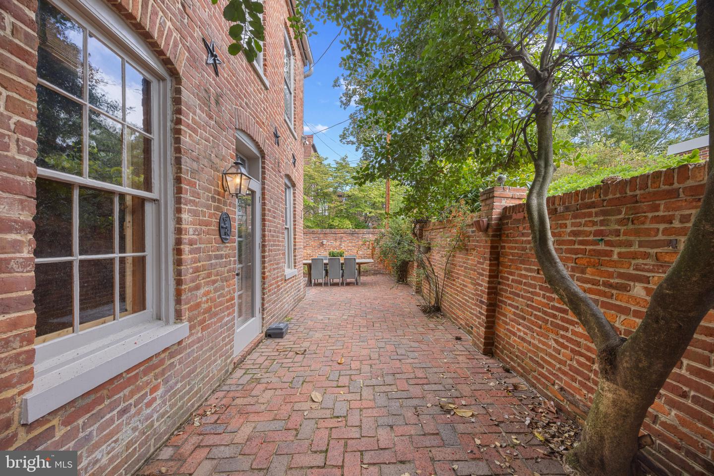 521 DUKE ST, ALEXANDRIA, Virginia 22314, 4 Bedrooms Bedrooms, ,3 BathroomsBathrooms,Residential,For sale,521 DUKE ST,VAAX2049632 MLS # VAAX2049632