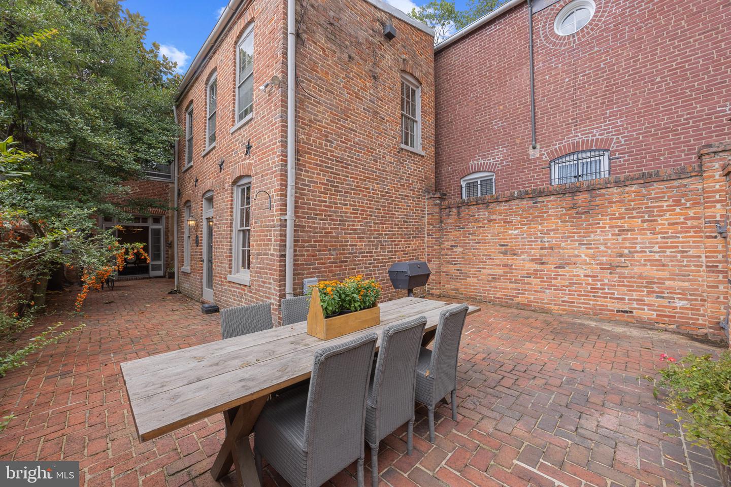 521 DUKE ST, ALEXANDRIA, Virginia 22314, 4 Bedrooms Bedrooms, ,3 BathroomsBathrooms,Residential,For sale,521 DUKE ST,VAAX2049632 MLS # VAAX2049632