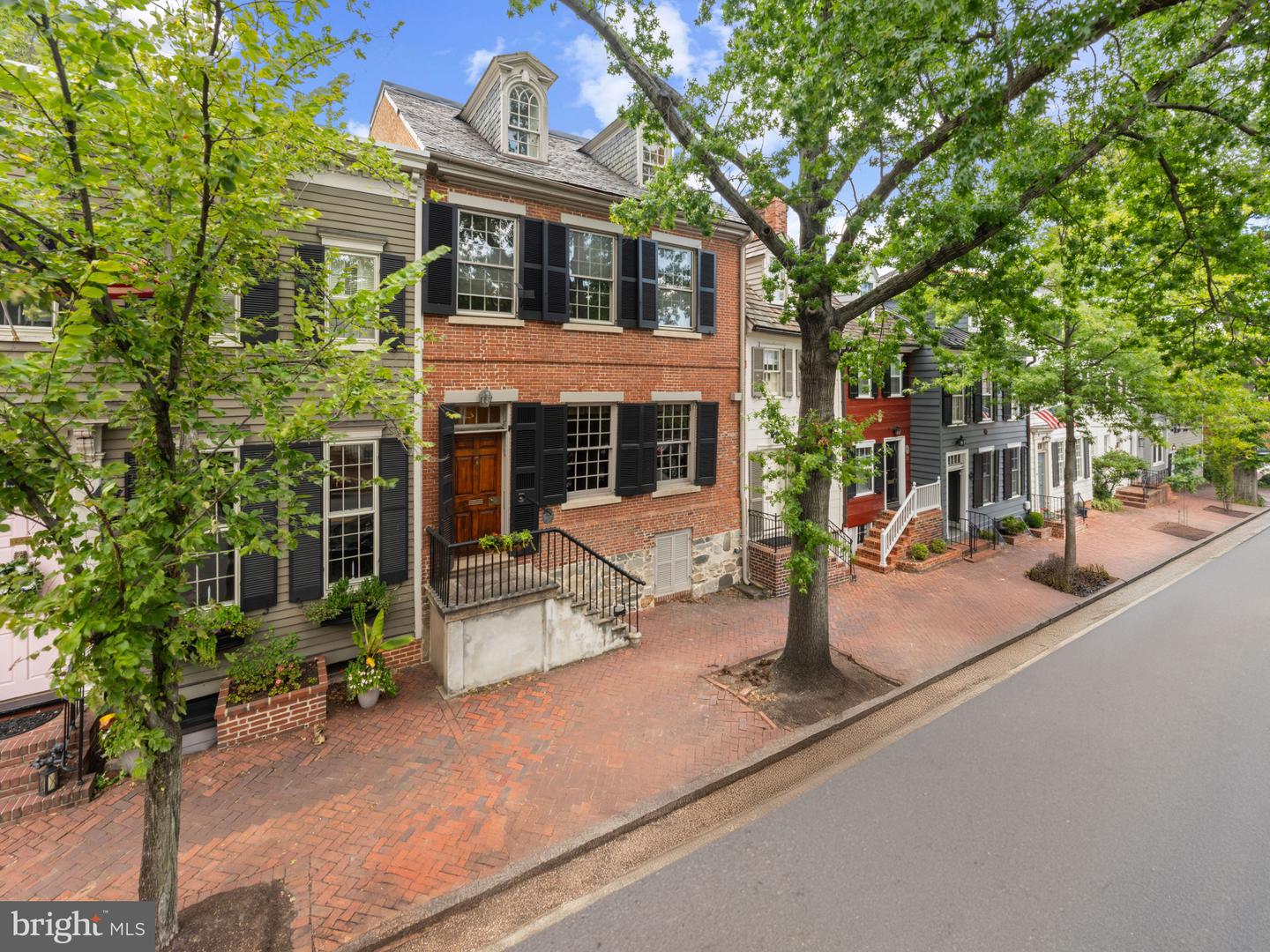 521 DUKE ST, ALEXANDRIA, Virginia 22314, 4 Bedrooms Bedrooms, ,3 BathroomsBathrooms,Residential,For sale,521 DUKE ST,VAAX2049632 MLS # VAAX2049632