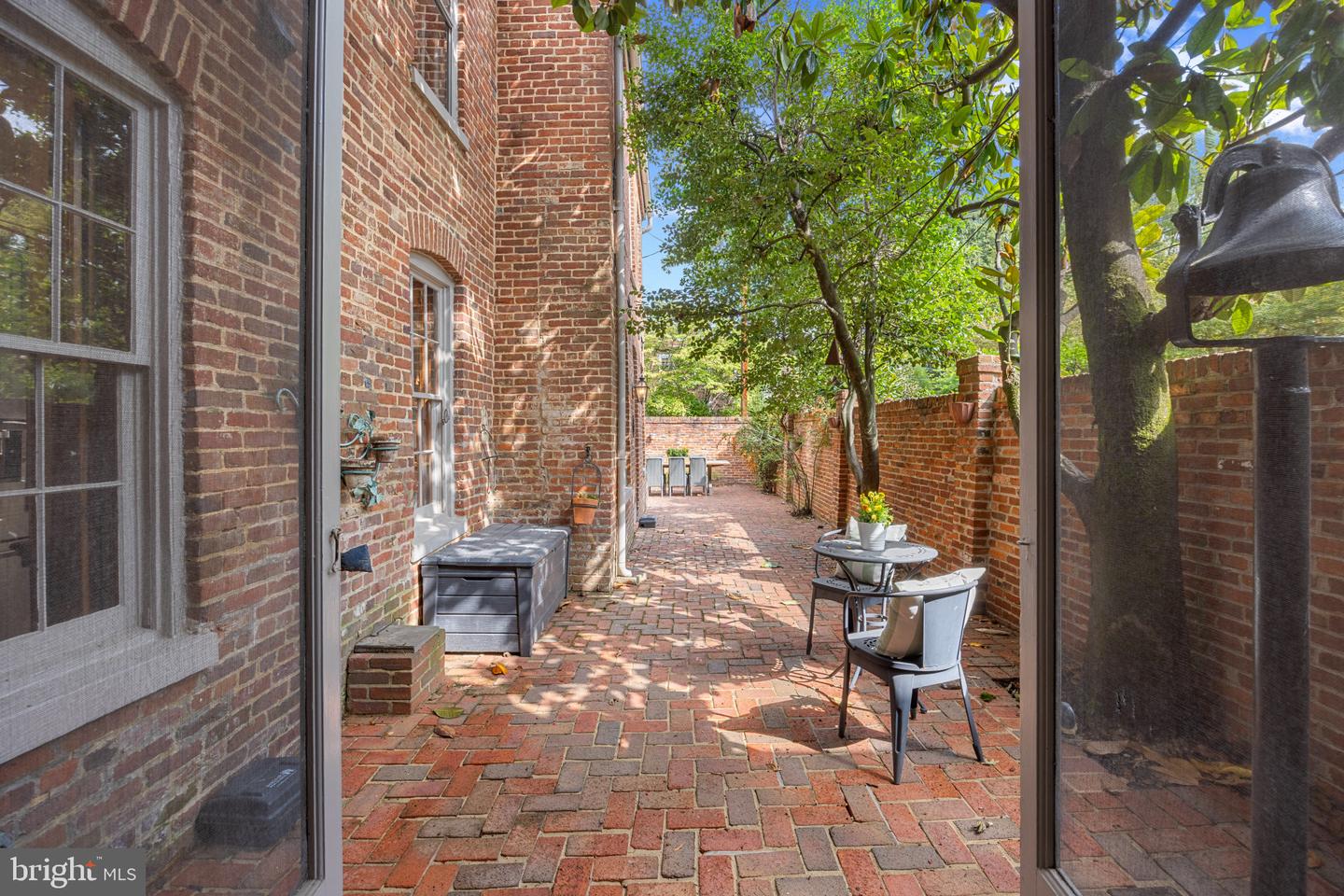 521 DUKE ST, ALEXANDRIA, Virginia 22314, 4 Bedrooms Bedrooms, ,3 BathroomsBathrooms,Residential,For sale,521 DUKE ST,VAAX2049632 MLS # VAAX2049632