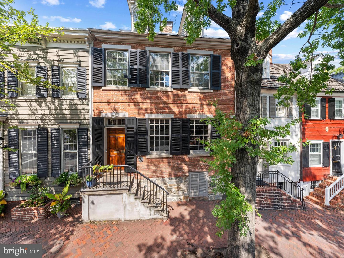 521 DUKE ST, ALEXANDRIA, Virginia 22314, 4 Bedrooms Bedrooms, ,3 BathroomsBathrooms,Residential,For sale,521 DUKE ST,VAAX2049632 MLS # VAAX2049632
