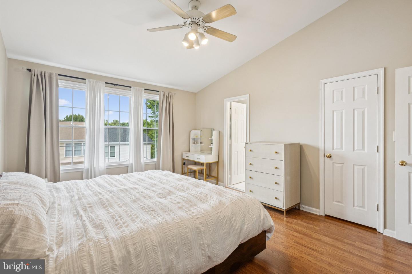 6152 BRAELEIGH LN, ALEXANDRIA, Virginia 22315, 2 Bedrooms Bedrooms, ,2 BathroomsBathrooms,Residential,For sale,6152 BRAELEIGH LN,VAFX2267366 MLS # VAFX2267366