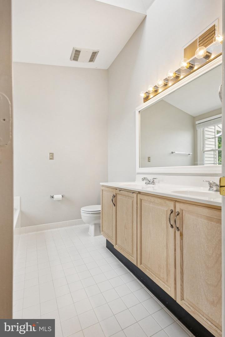 6152 BRAELEIGH LN, ALEXANDRIA, Virginia 22315, 2 Bedrooms Bedrooms, ,2 BathroomsBathrooms,Residential,For sale,6152 BRAELEIGH LN,VAFX2267366 MLS # VAFX2267366