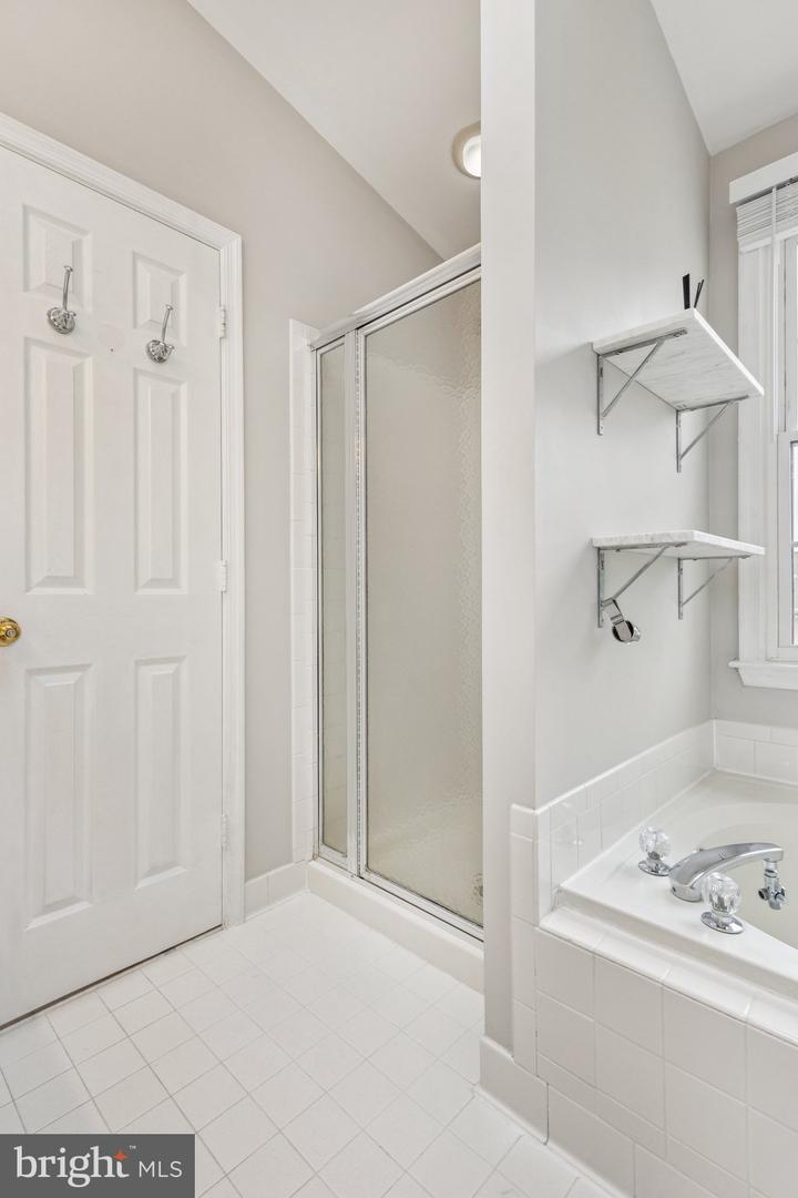 6152 BRAELEIGH LN, ALEXANDRIA, Virginia 22315, 2 Bedrooms Bedrooms, ,2 BathroomsBathrooms,Residential,For sale,6152 BRAELEIGH LN,VAFX2267366 MLS # VAFX2267366