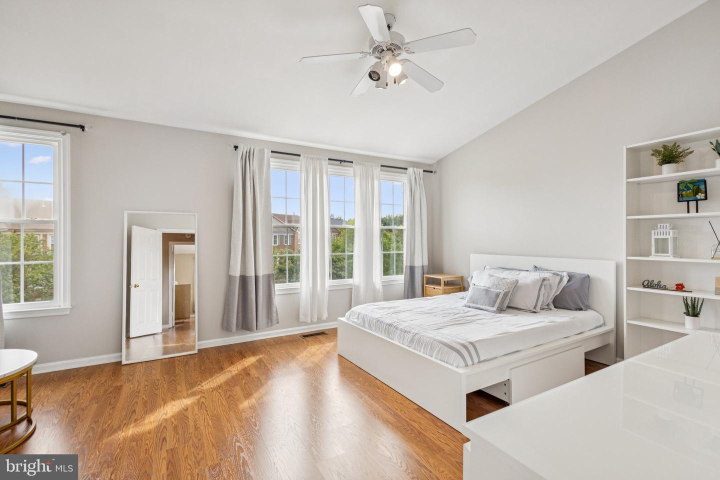 6152 BRAELEIGH LN, ALEXANDRIA, Virginia 22315, 2 Bedrooms Bedrooms, ,2 BathroomsBathrooms,Residential,For sale,6152 BRAELEIGH LN,VAFX2267366 MLS # VAFX2267366