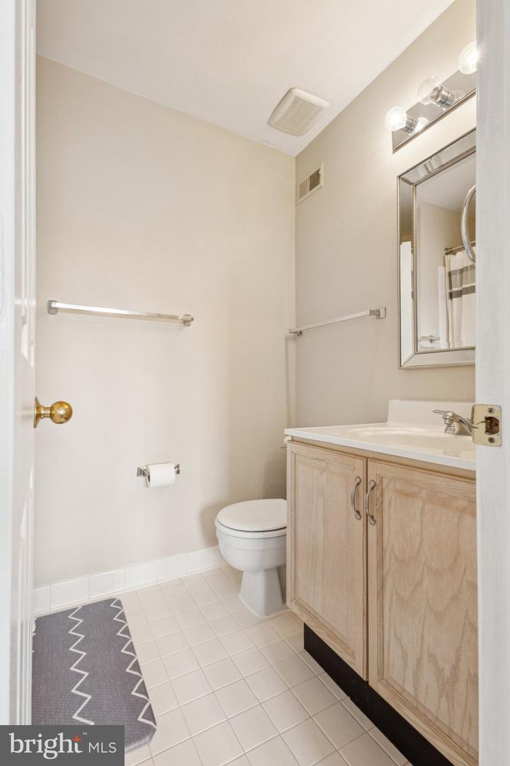 6152 BRAELEIGH LN, ALEXANDRIA, Virginia 22315, 2 Bedrooms Bedrooms, ,2 BathroomsBathrooms,Residential,For sale,6152 BRAELEIGH LN,VAFX2267366 MLS # VAFX2267366