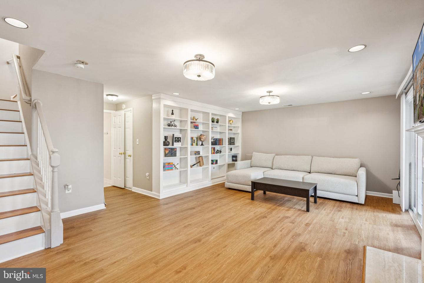 6152 BRAELEIGH LN, ALEXANDRIA, Virginia 22315, 2 Bedrooms Bedrooms, ,2 BathroomsBathrooms,Residential,For sale,6152 BRAELEIGH LN,VAFX2267366 MLS # VAFX2267366