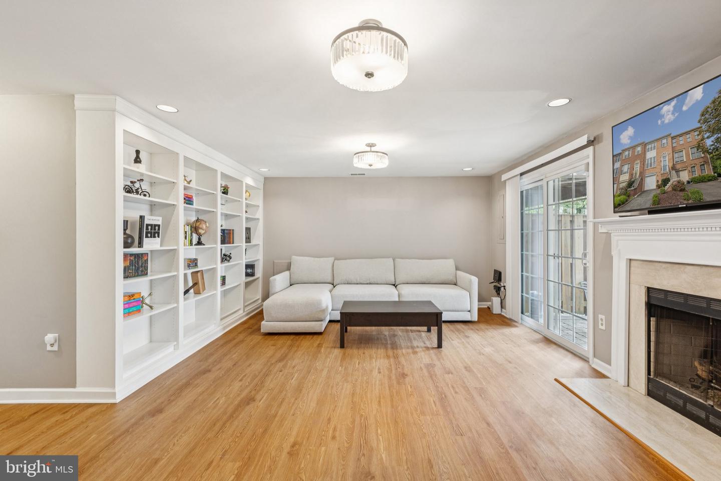 6152 BRAELEIGH LN, ALEXANDRIA, Virginia 22315, 2 Bedrooms Bedrooms, ,2 BathroomsBathrooms,Residential,For sale,6152 BRAELEIGH LN,VAFX2267366 MLS # VAFX2267366