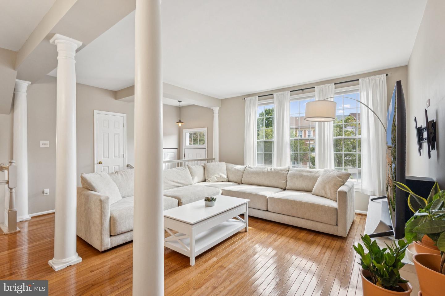 6152 BRAELEIGH LN, ALEXANDRIA, Virginia 22315, 2 Bedrooms Bedrooms, ,2 BathroomsBathrooms,Residential,For sale,6152 BRAELEIGH LN,VAFX2267366 MLS # VAFX2267366